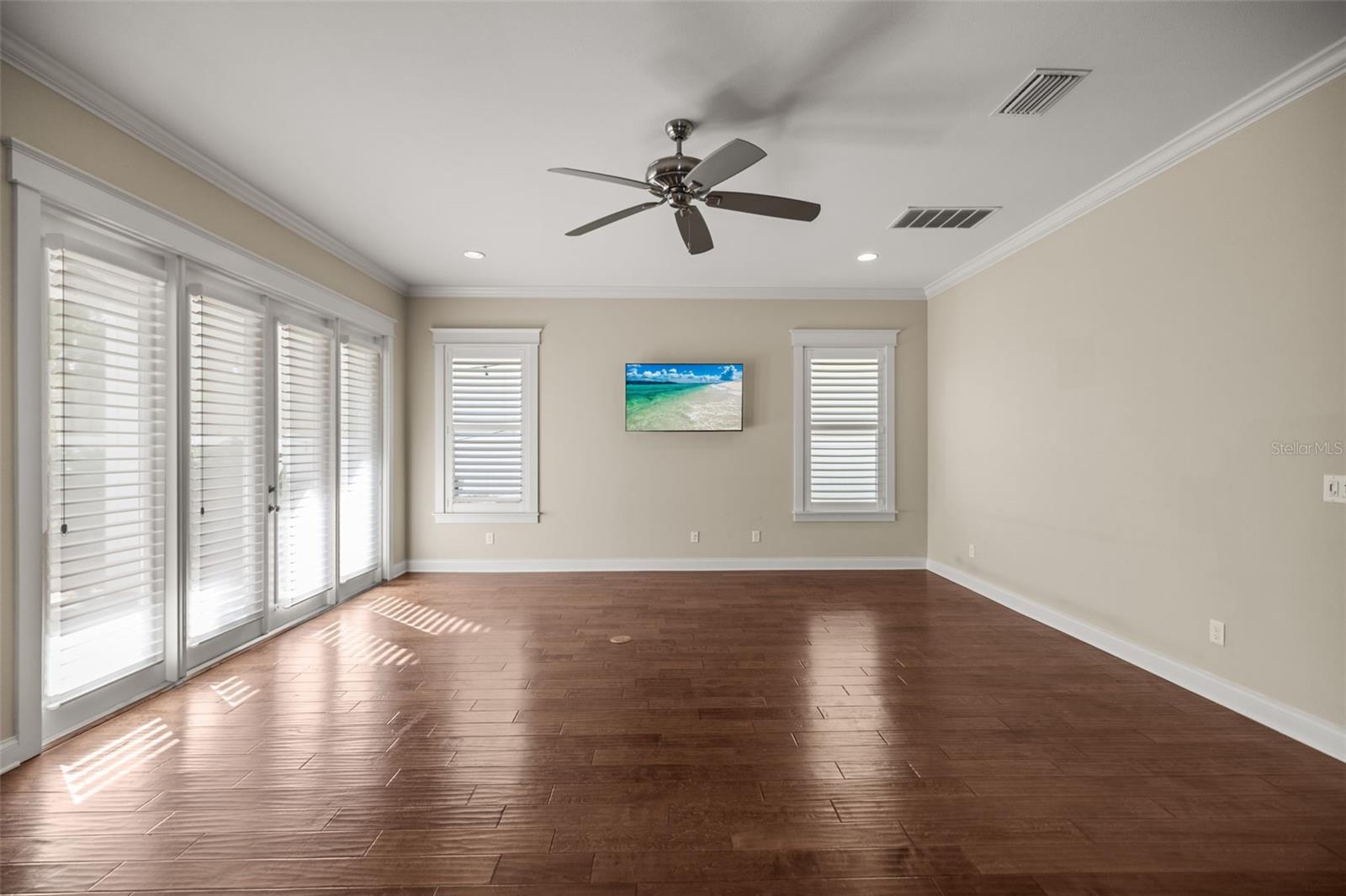 Image 21 of 75 For 158 21st Avenue N