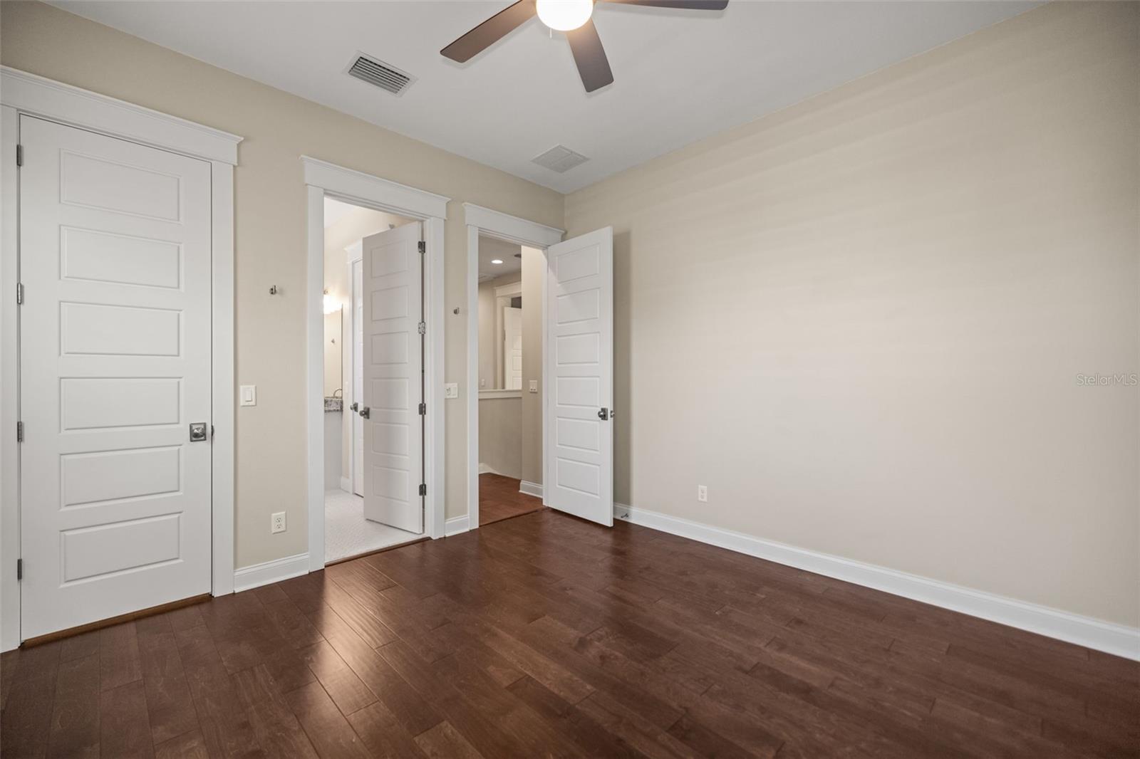 Image 44 of 75 For 158 21st Avenue N