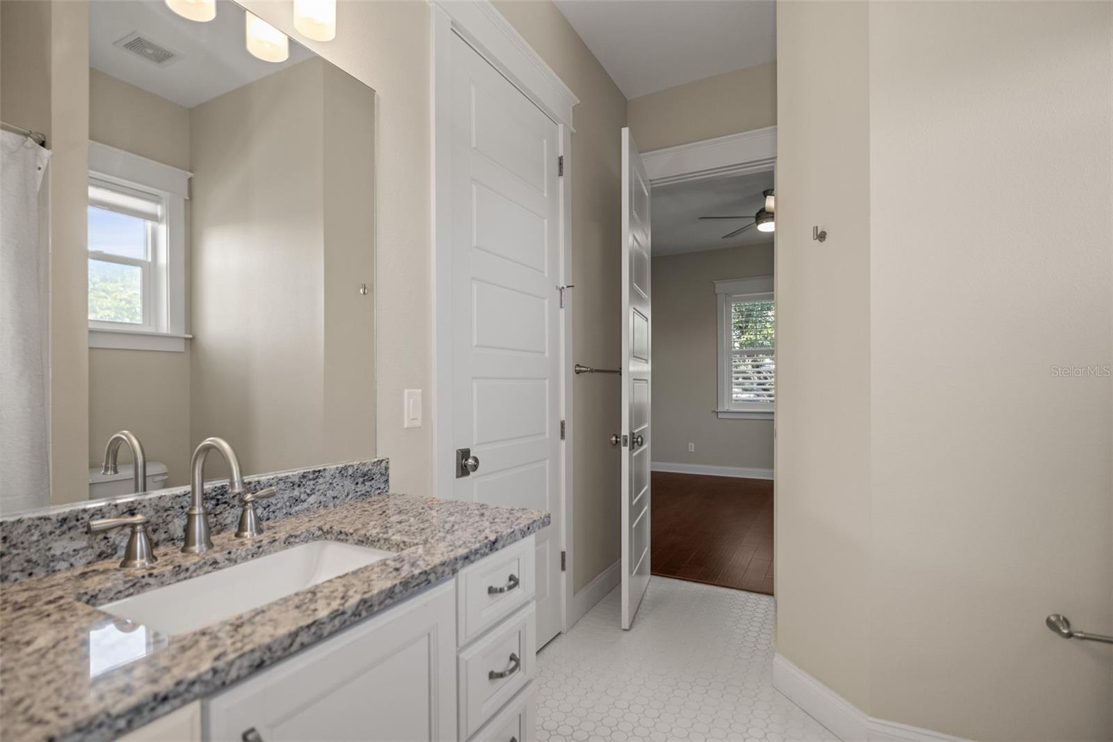 Image 47 of 75 For 158 21st Avenue N