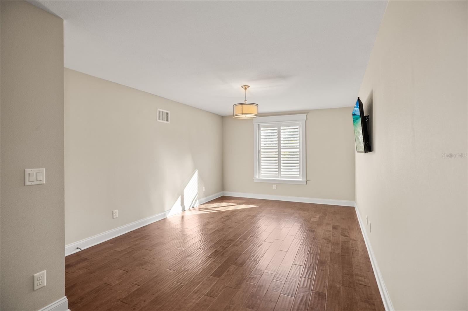 Image 53 of 75 For 158 21st Avenue N