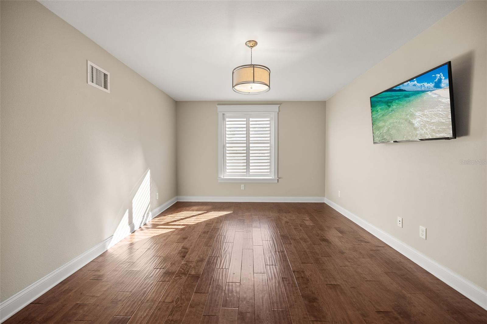 Image 54 of 75 For 158 21st Avenue N