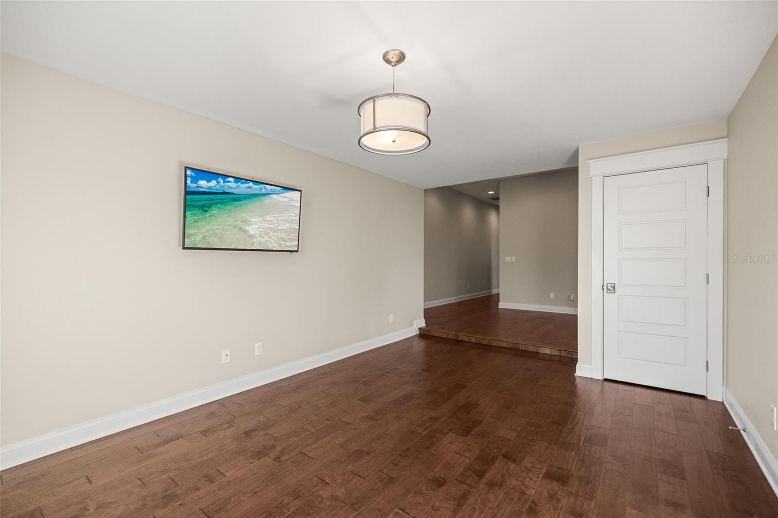 Image 56 of 75 For 158 21st Avenue N