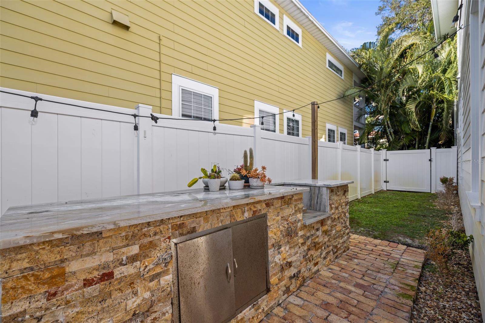 Image 67 of 75 For 158 21st Avenue N