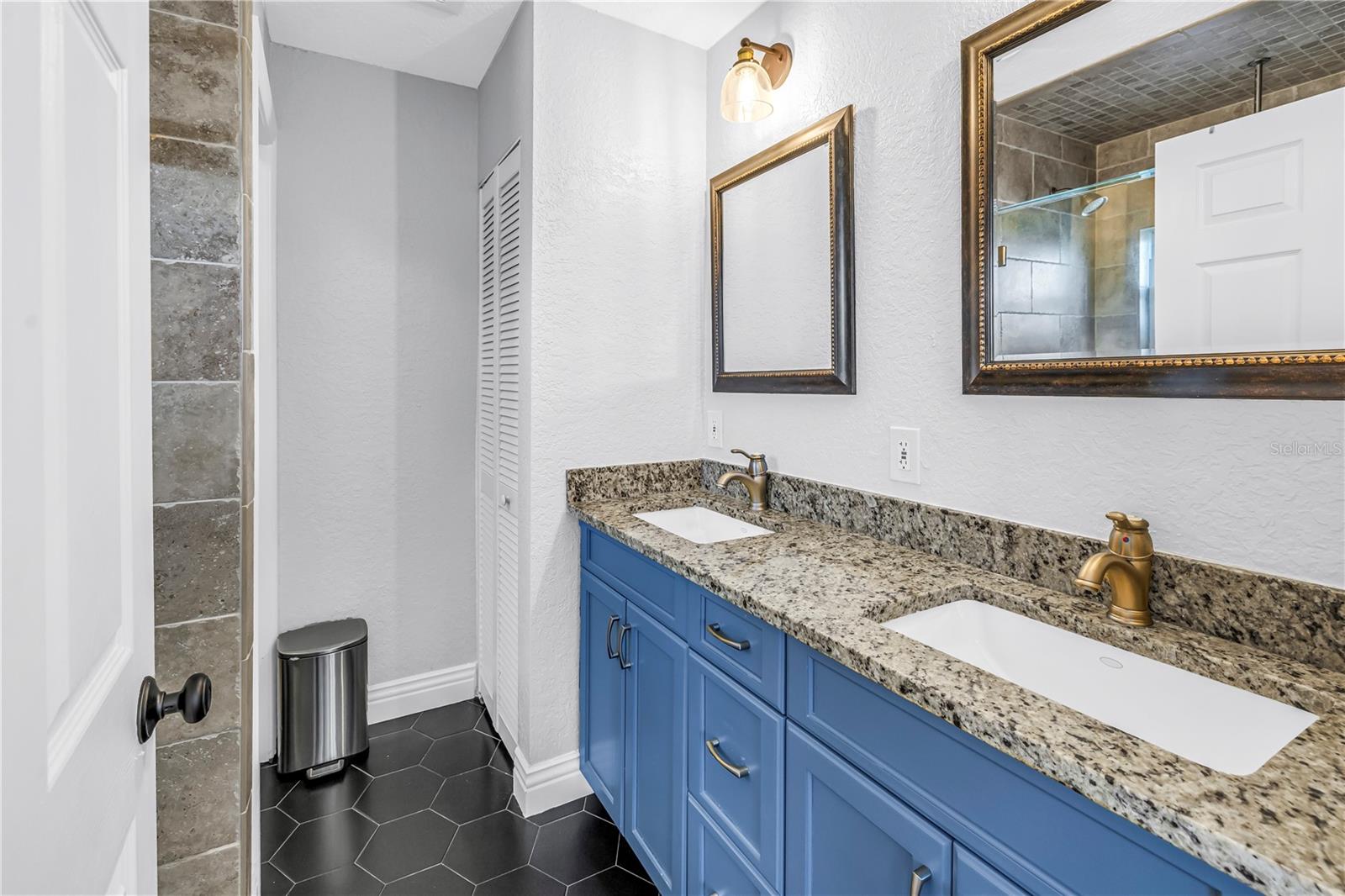 Image 16 of 30 For 4880 Dover Street Ne