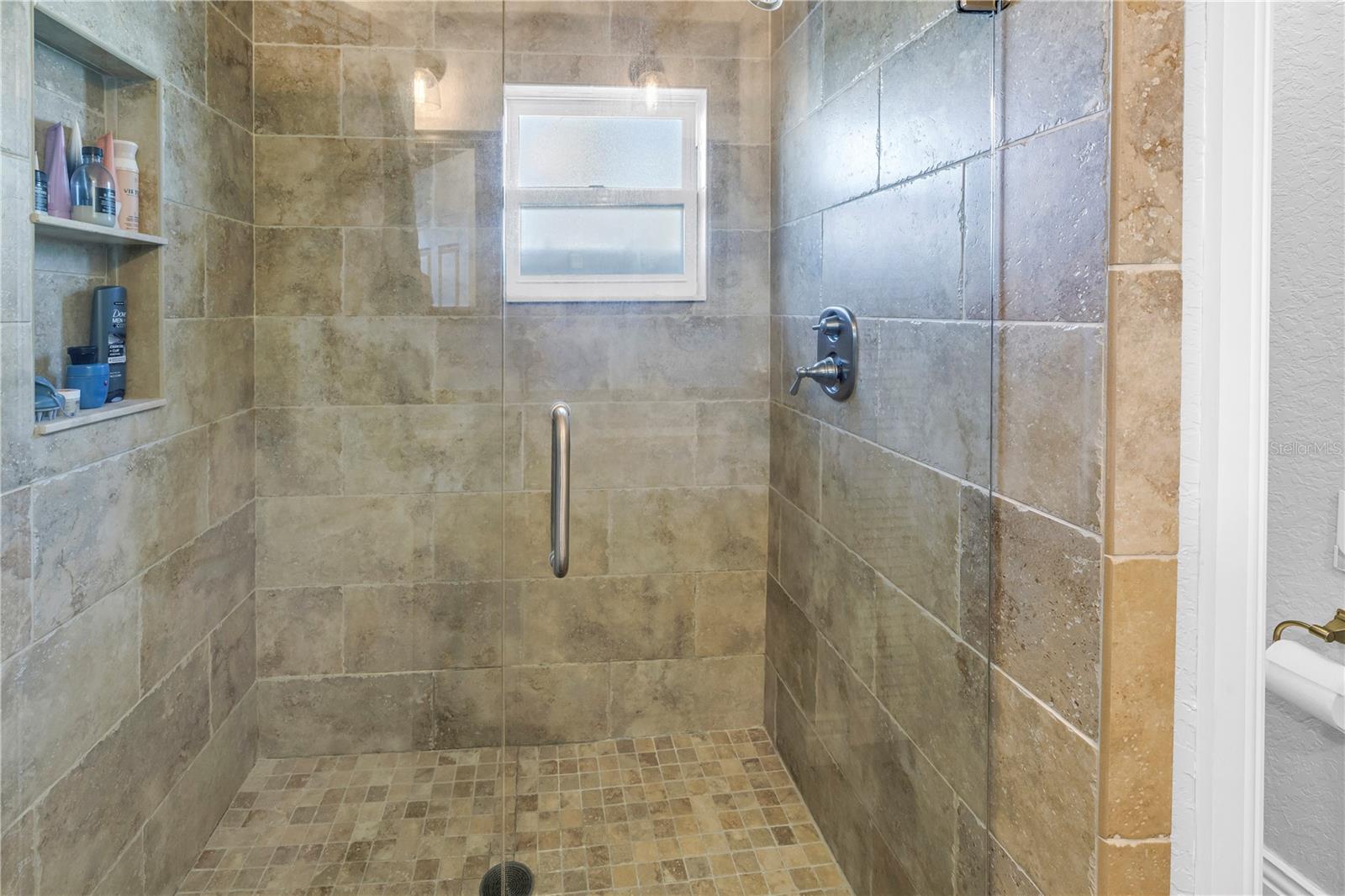 Image 17 of 30 For 4880 Dover Street Ne