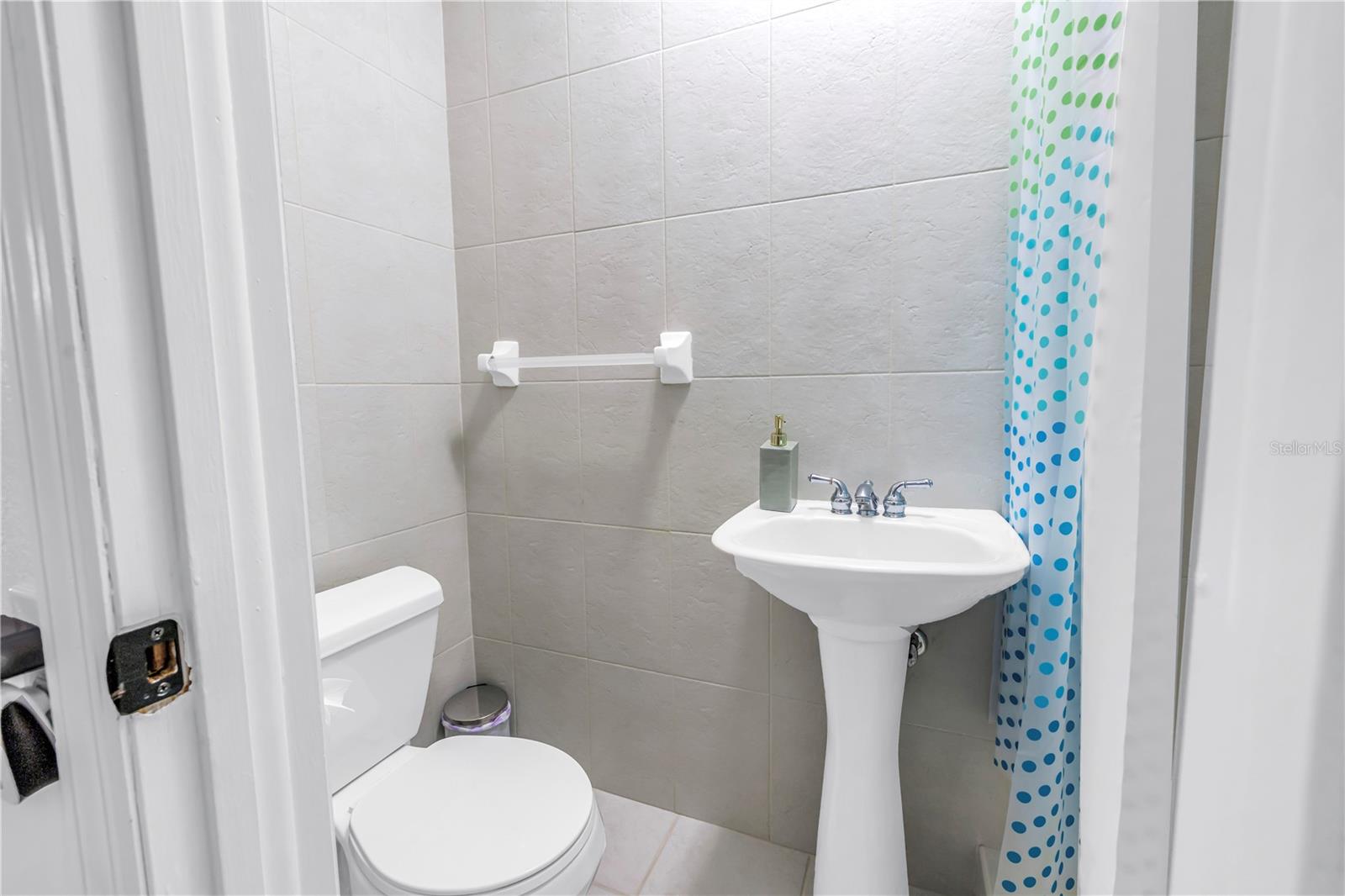 Image 23 of 30 For 4880 Dover Street Ne