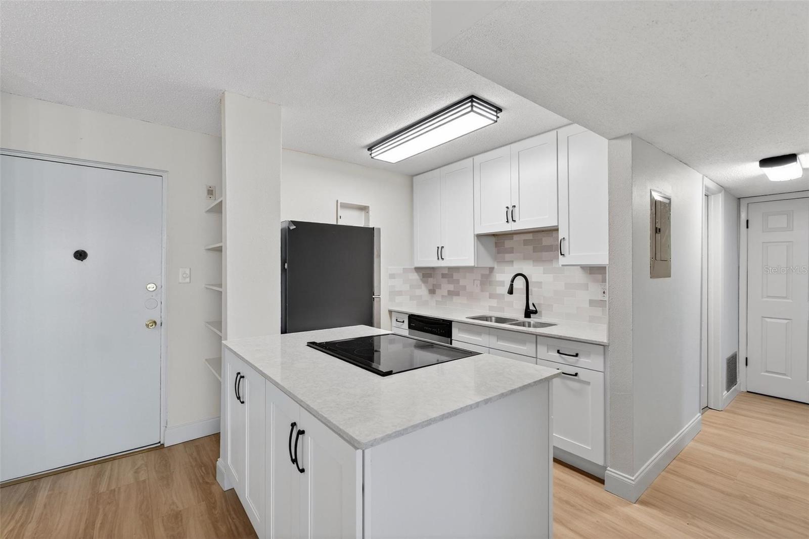 Image 3 of 16 For 2302 Manhattan Avenue 317