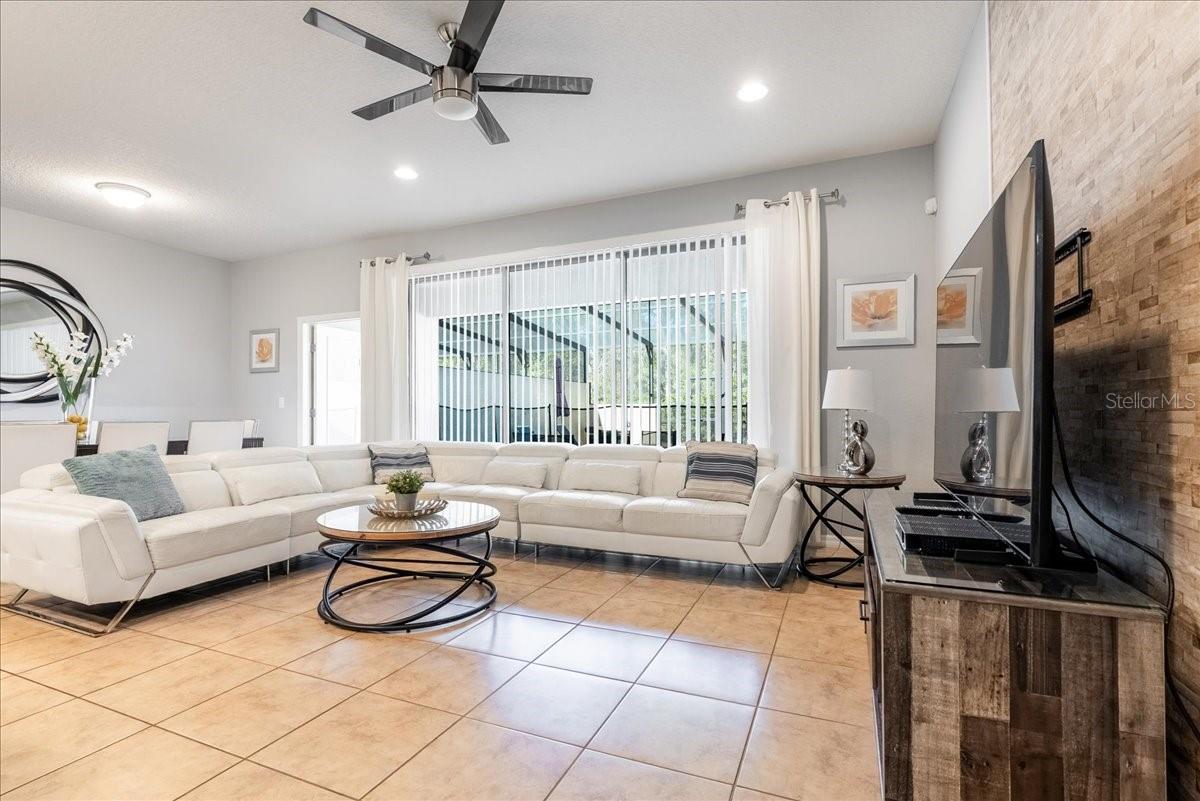 Image 11 of 33 For 8839 Geneve Court