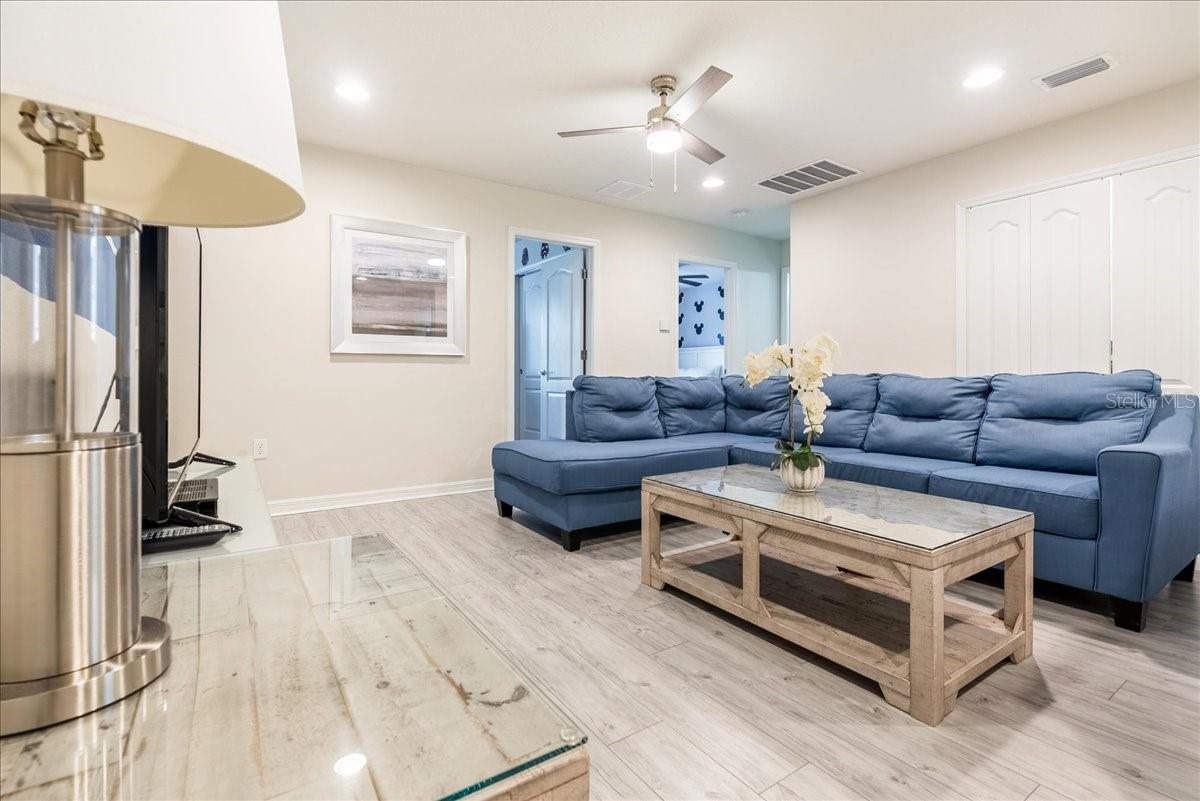 Image 16 of 33 For 8839 Geneve Court