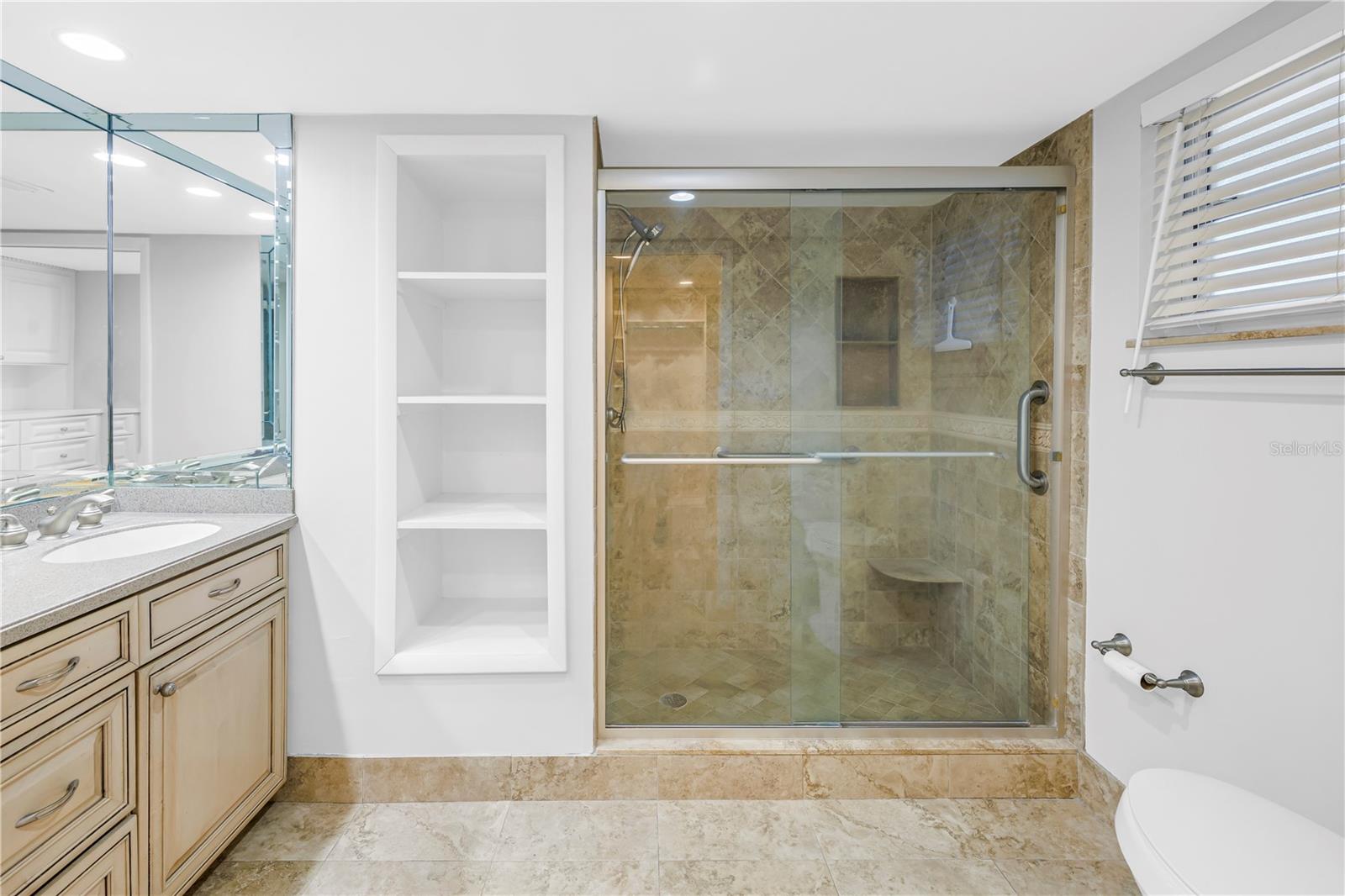 Image 29 of 66 For 5108 Brittany Drive S 405