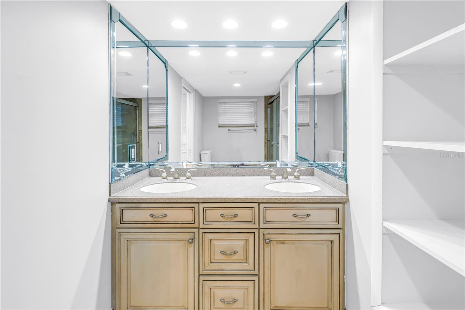 Image 30 of 66 For 5108 Brittany Drive S 405