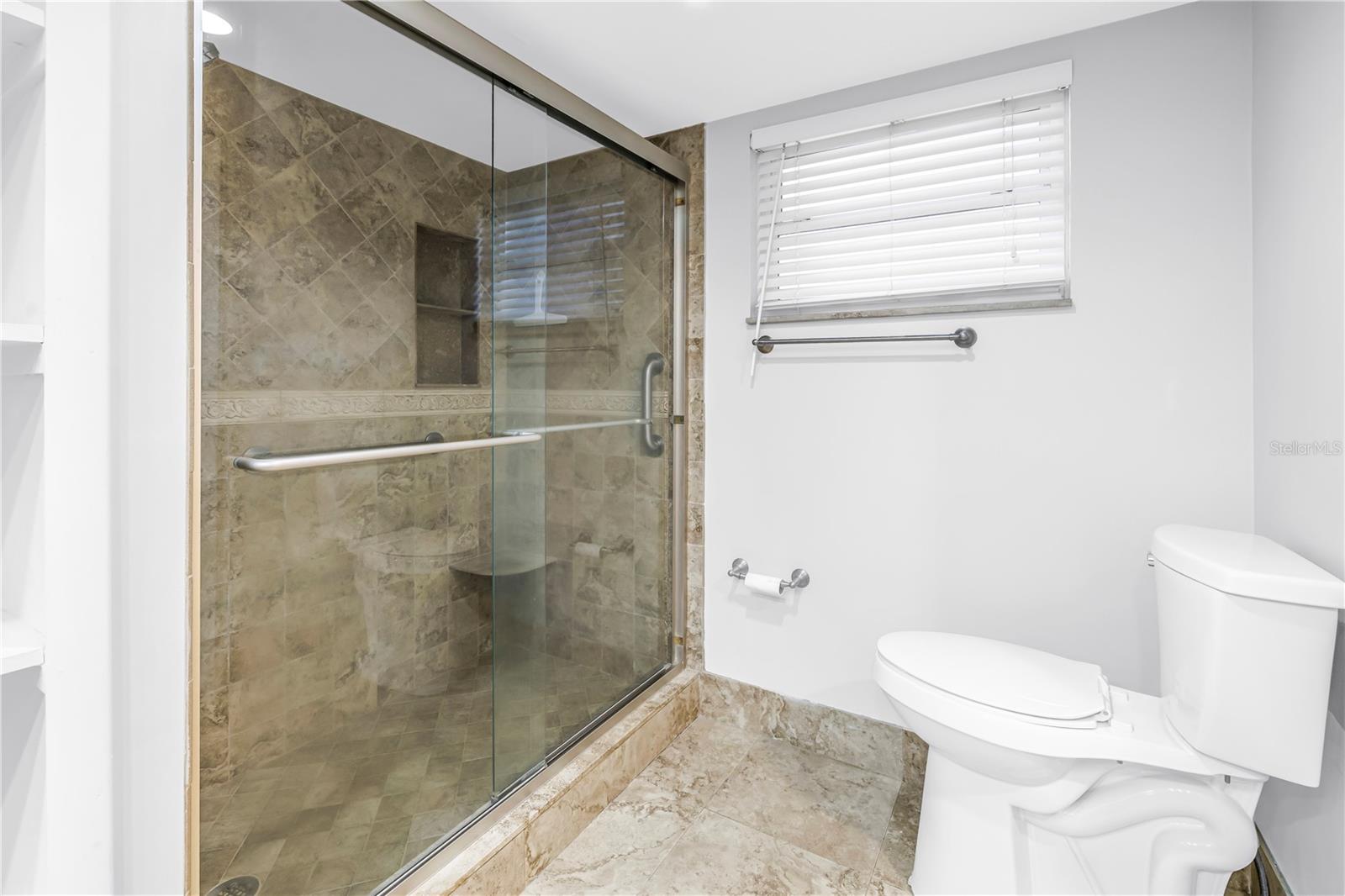 Image 31 of 66 For 5108 Brittany Drive S 405