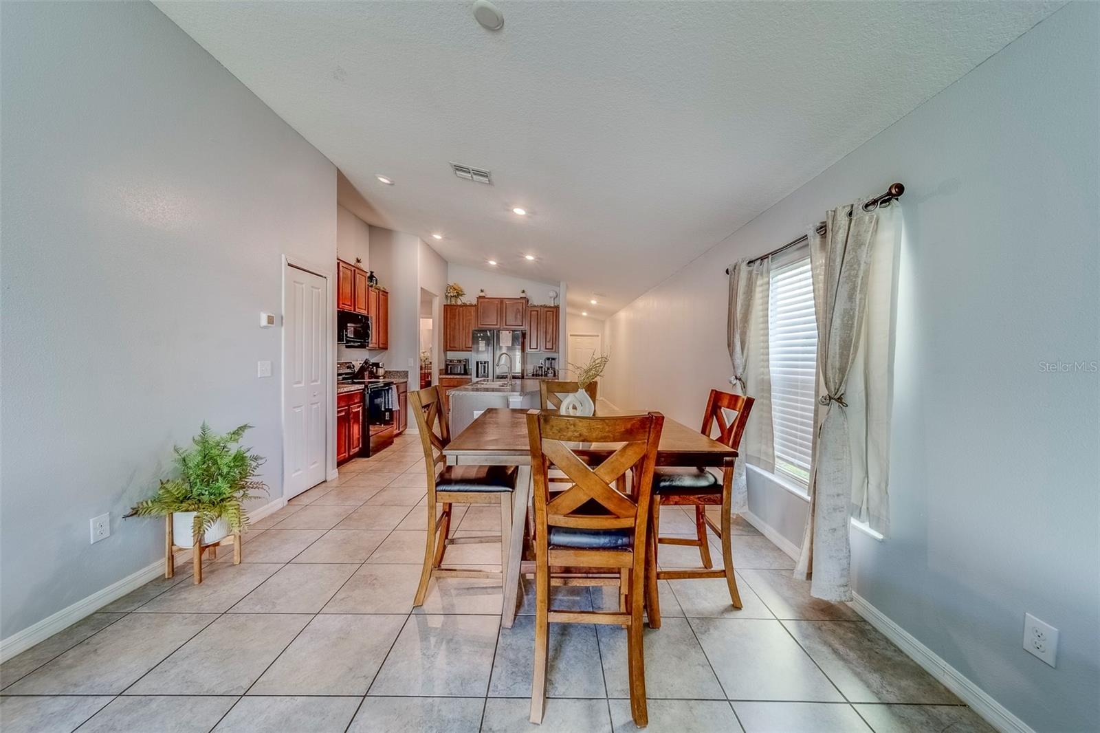 Image 17 of 61 For 10222 Cool Waterlily Avenue