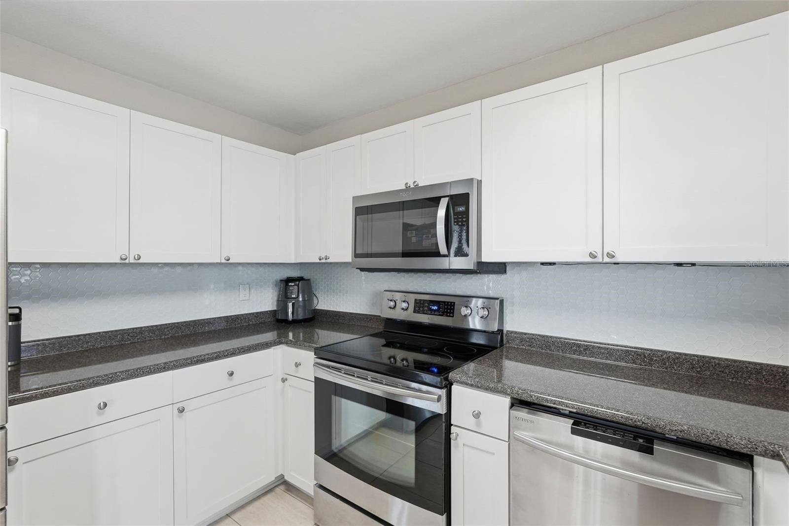 Image 4 of 43 For 3783 Pompano  B