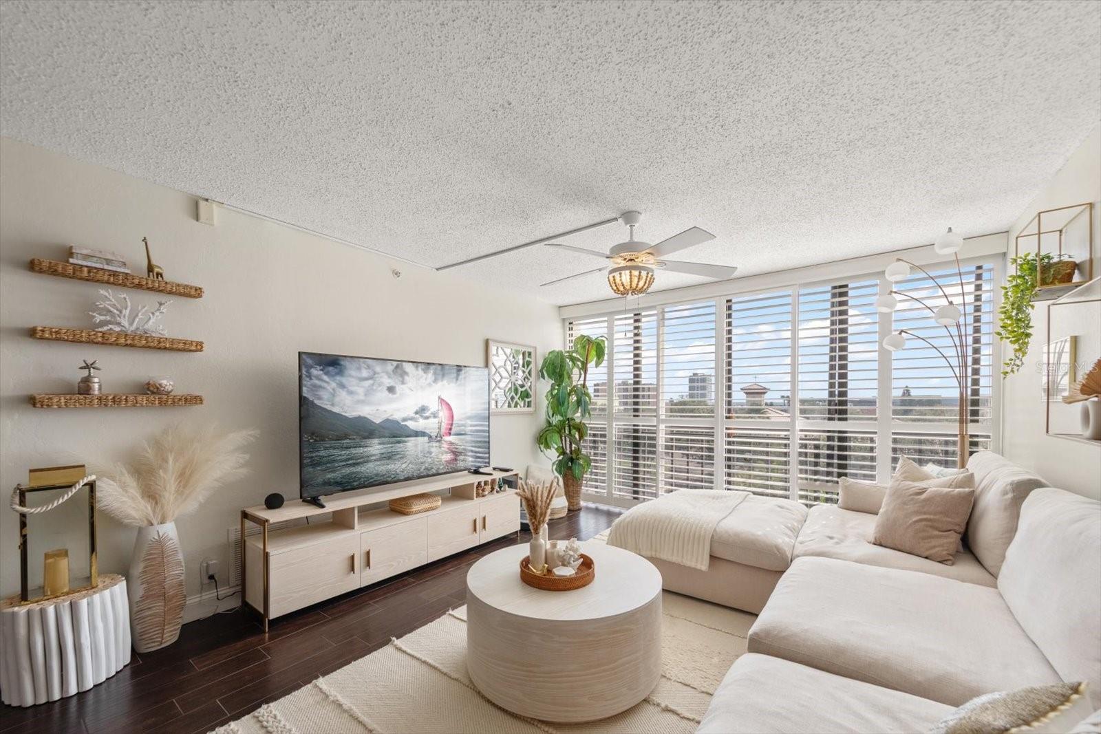 Listing photo id 12 for 255 Dolphin Point 508