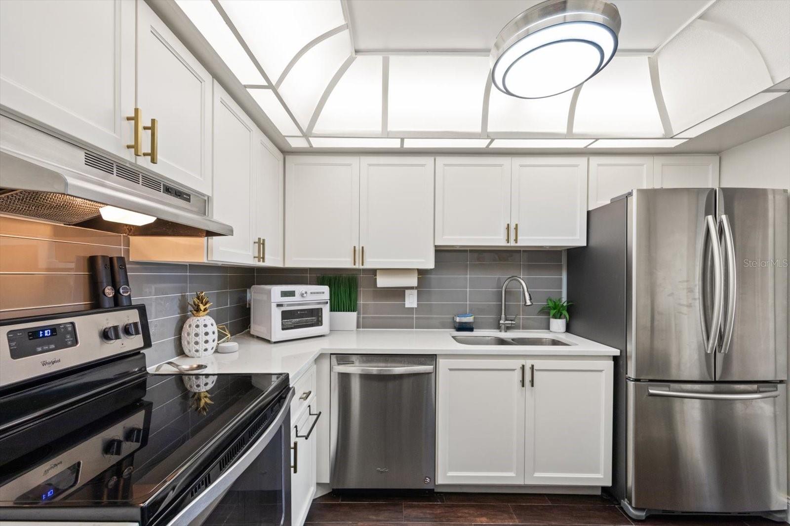 Listing photo id 20 for 255 Dolphin Point 508