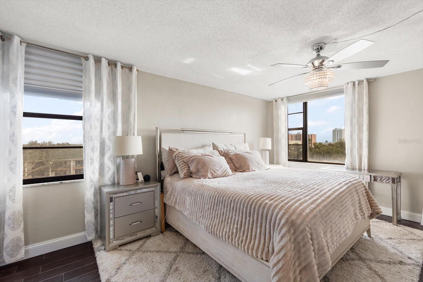 Listing photo id 25 for 255 Dolphin Point 508