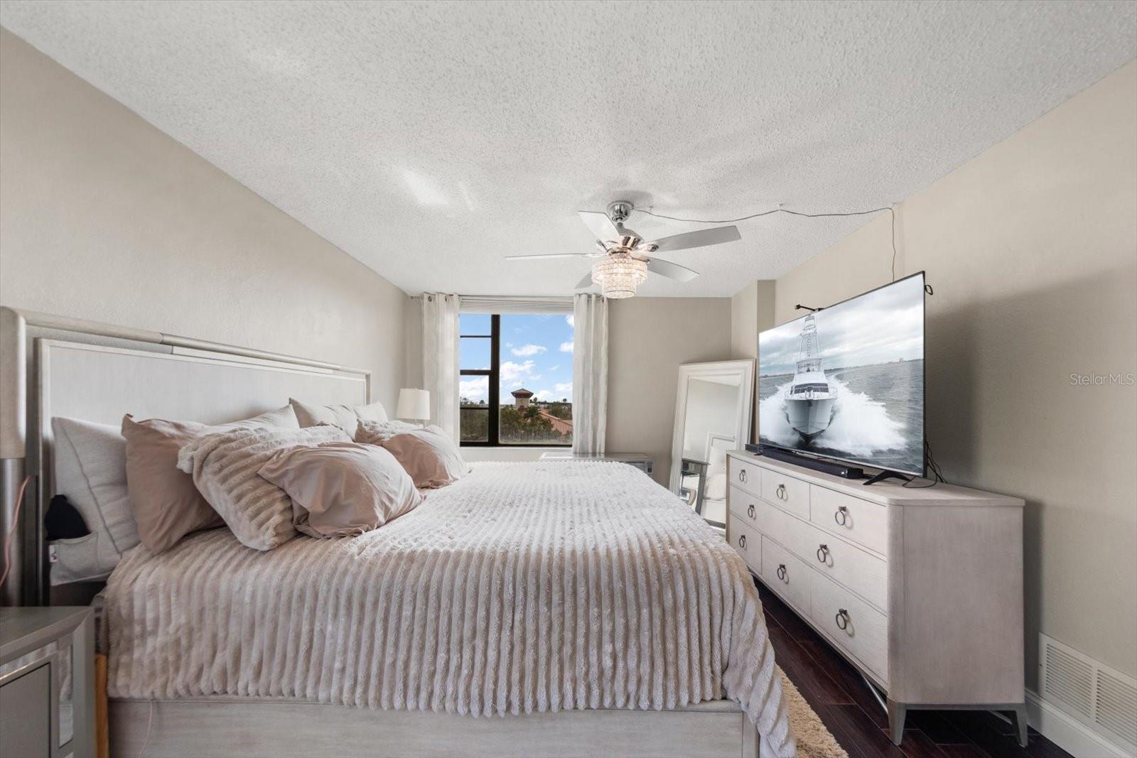 Listing photo id 27 for 255 Dolphin Point 508