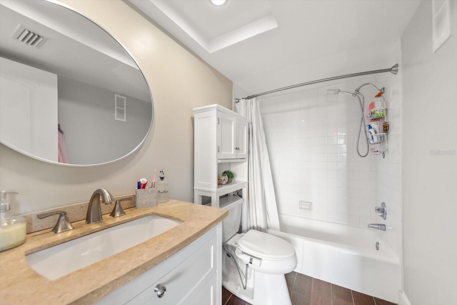 Listing photo id 29 for 255 Dolphin Point 508