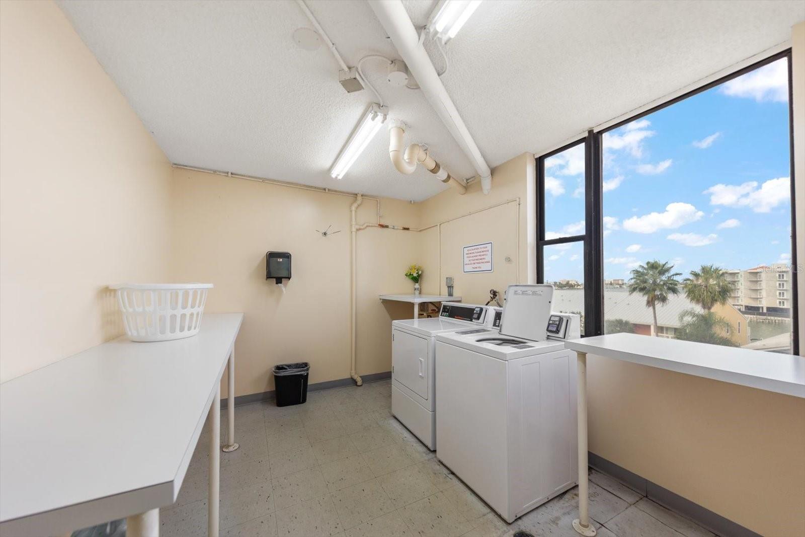 Listing photo id 30 for 255 Dolphin Point 508