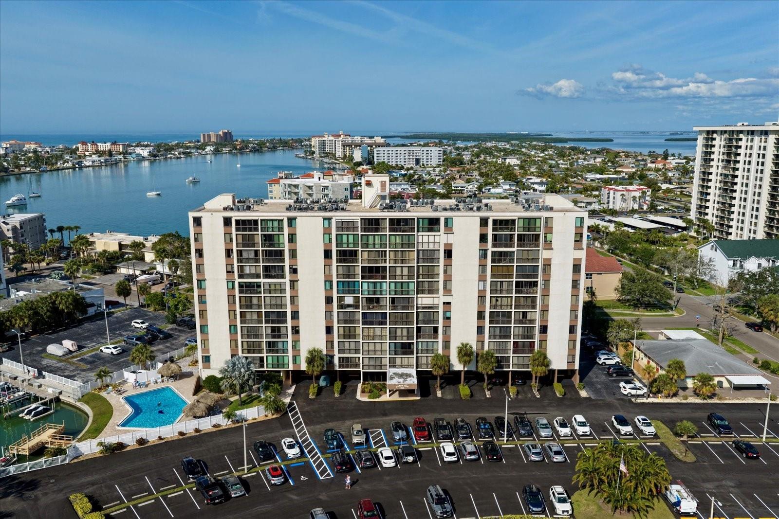 Listing photo id 32 for 255 Dolphin Point 508
