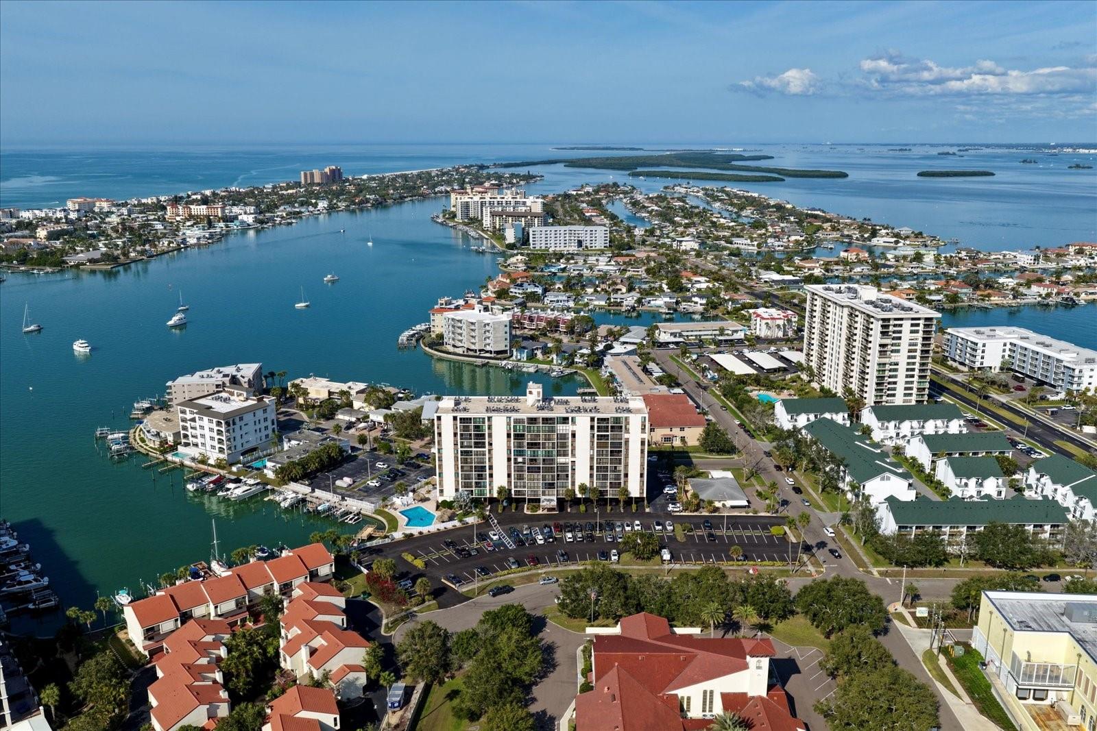 Listing photo id 33 for 255 Dolphin Point 508