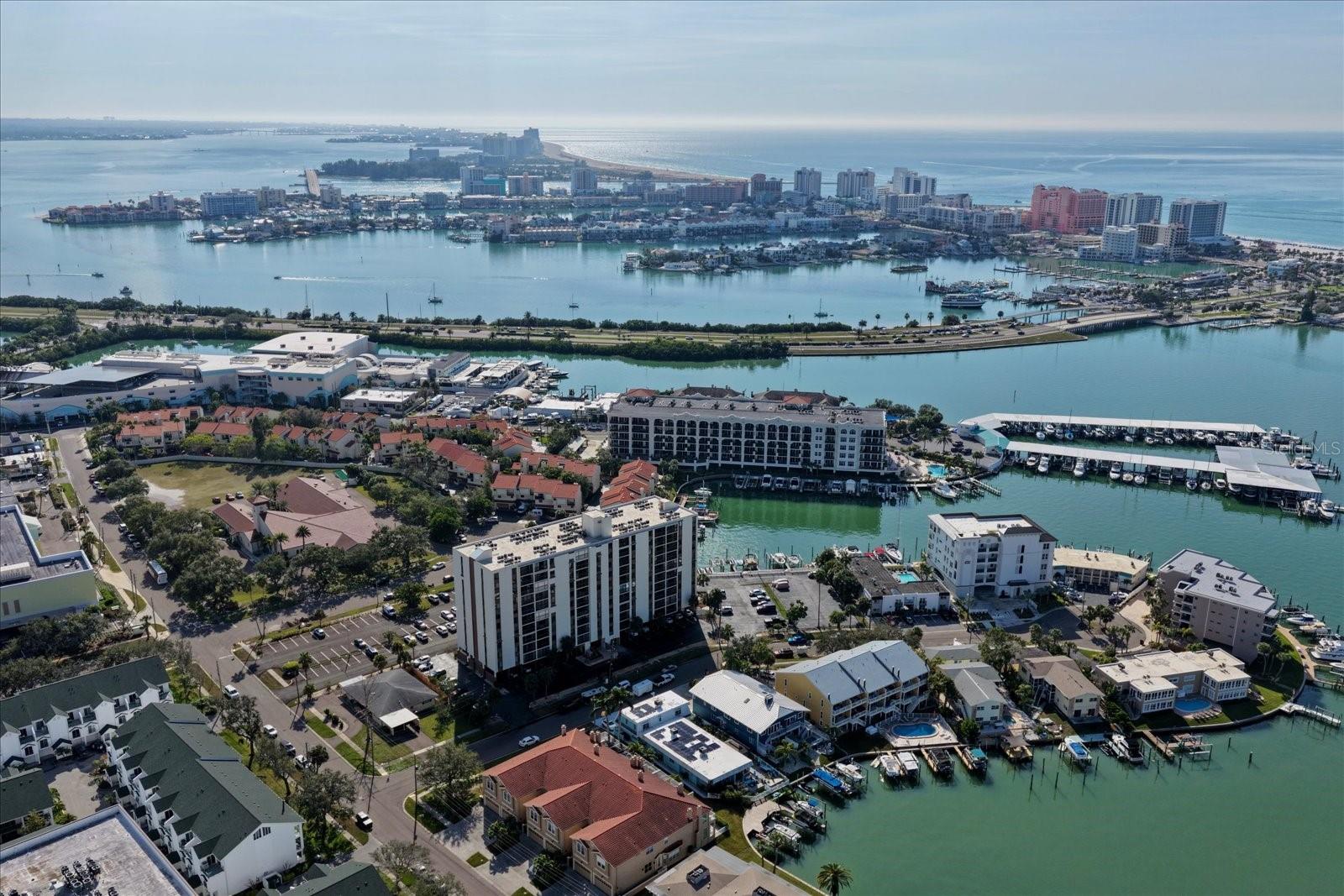 Listing photo id 35 for 255 Dolphin Point 508