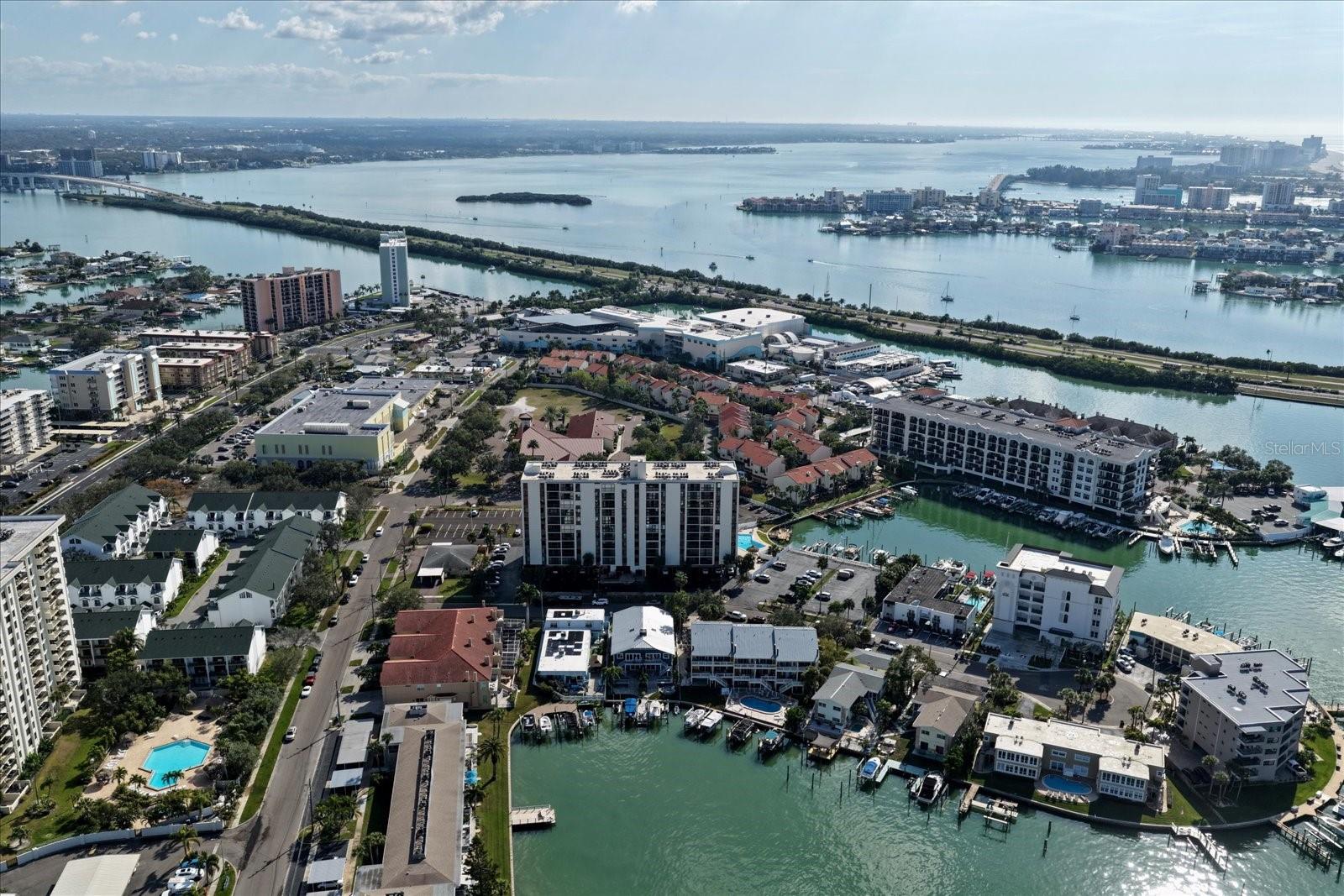 Listing photo id 36 for 255 Dolphin Point 508