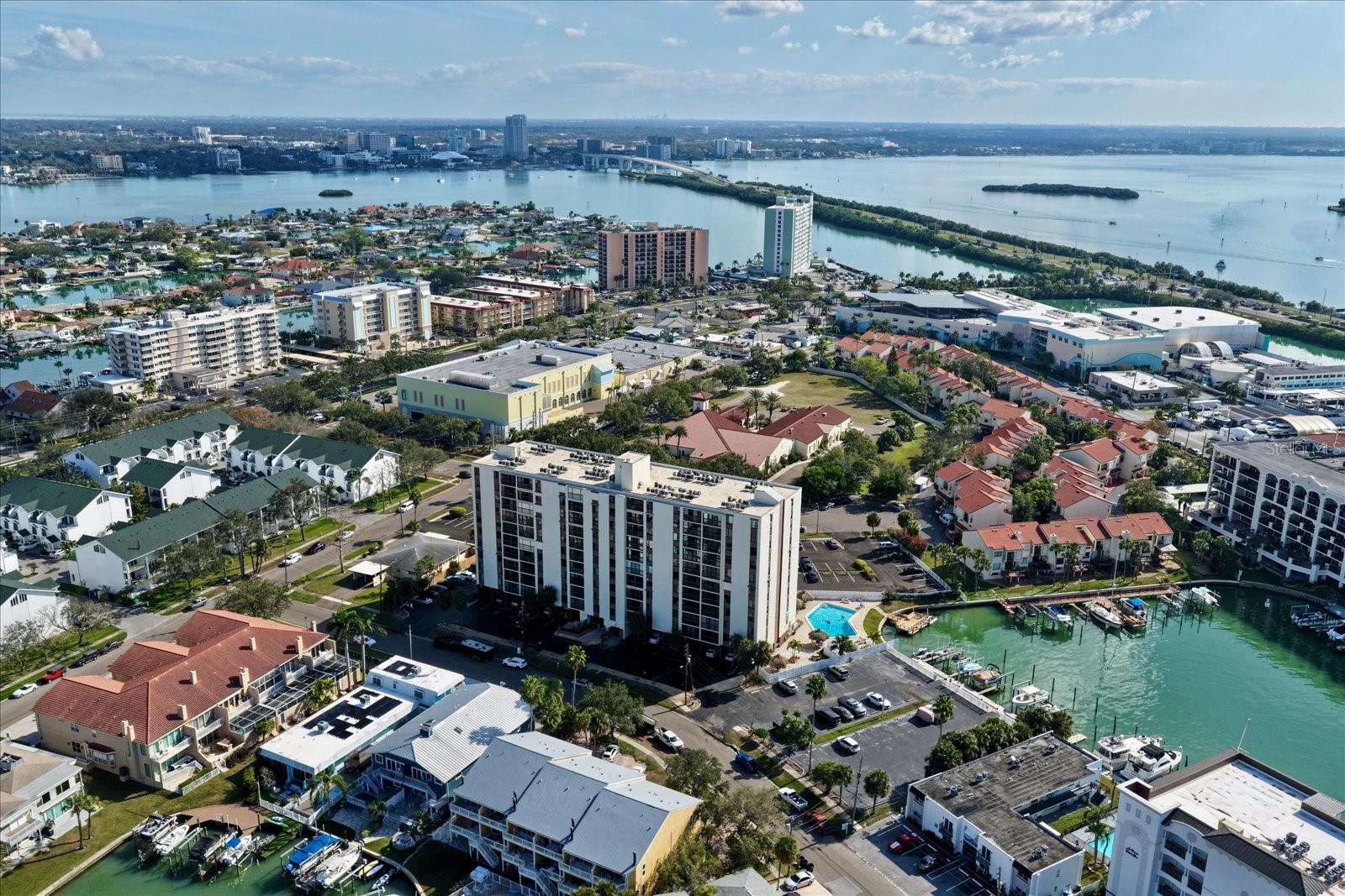 Listing photo id 37 for 255 Dolphin Point 508