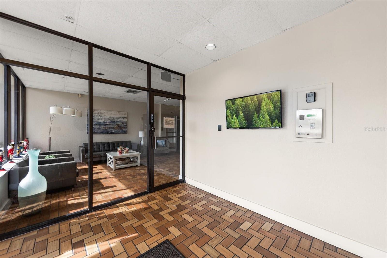 Listing photo id 2 for 255 Dolphin Point 508