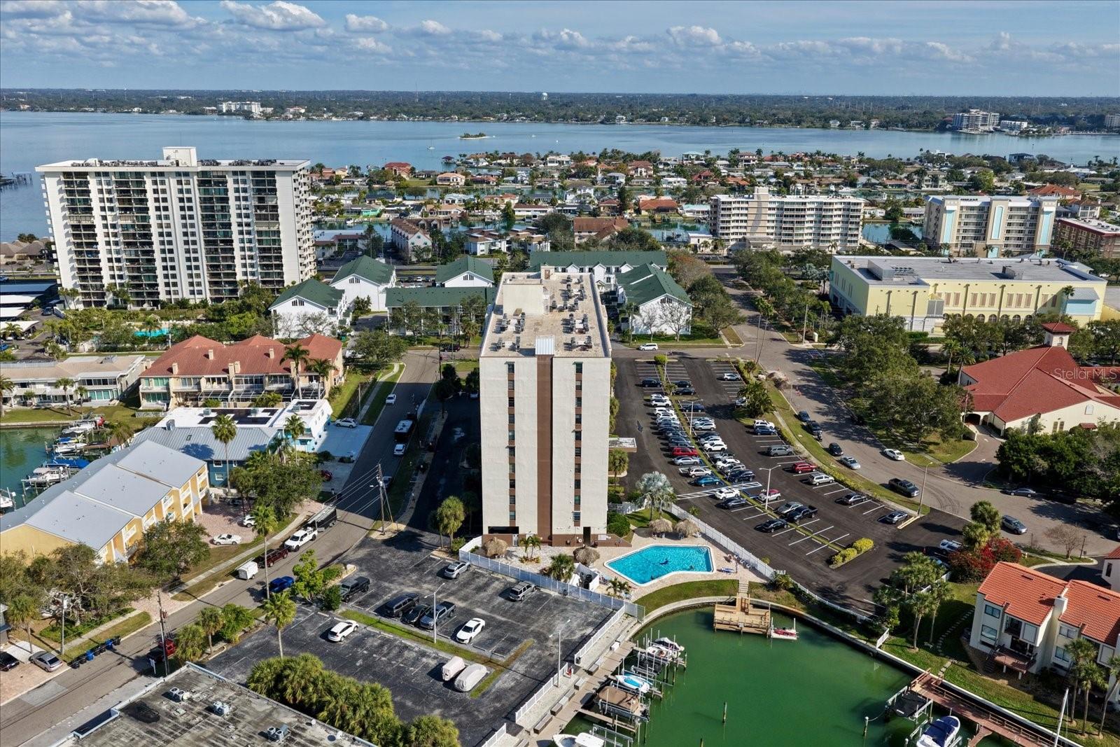 Listing photo id 38 for 255 Dolphin Point 508