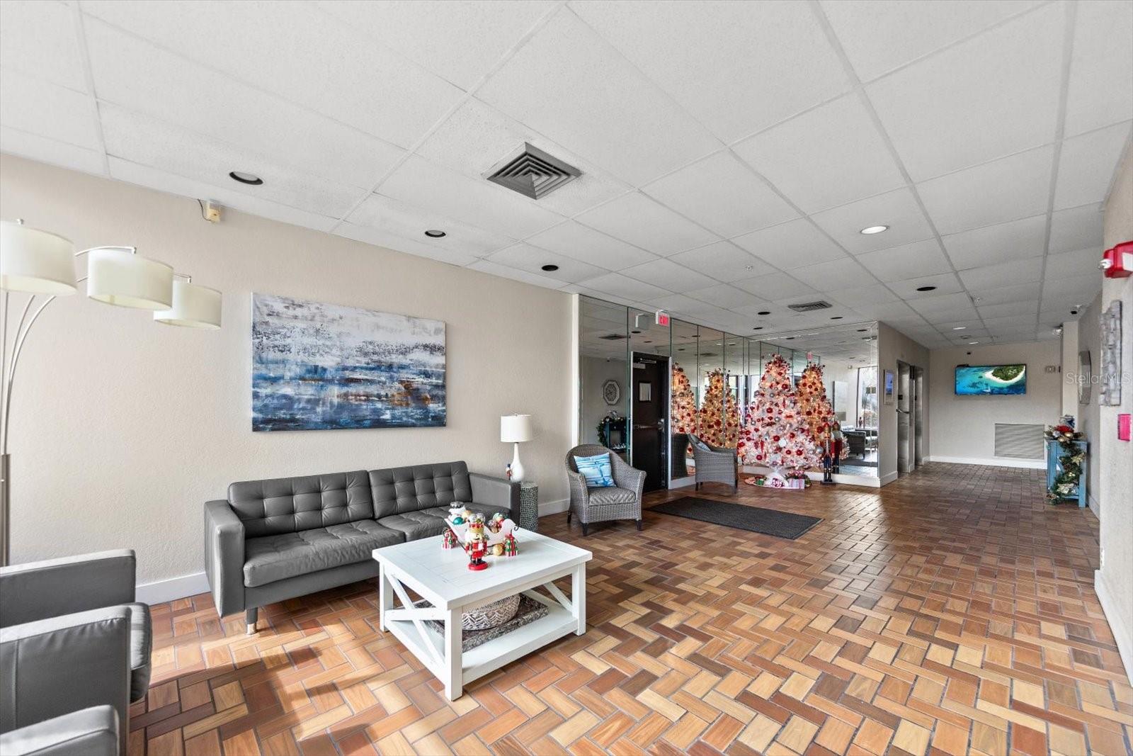 Listing photo id 4 for 255 Dolphin Point 508