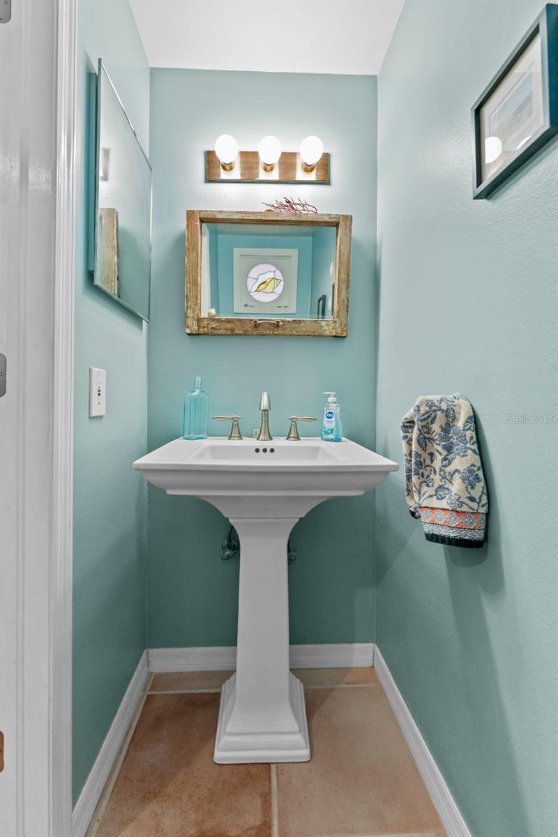 Image 12 of 38 For 618 Broadway  B