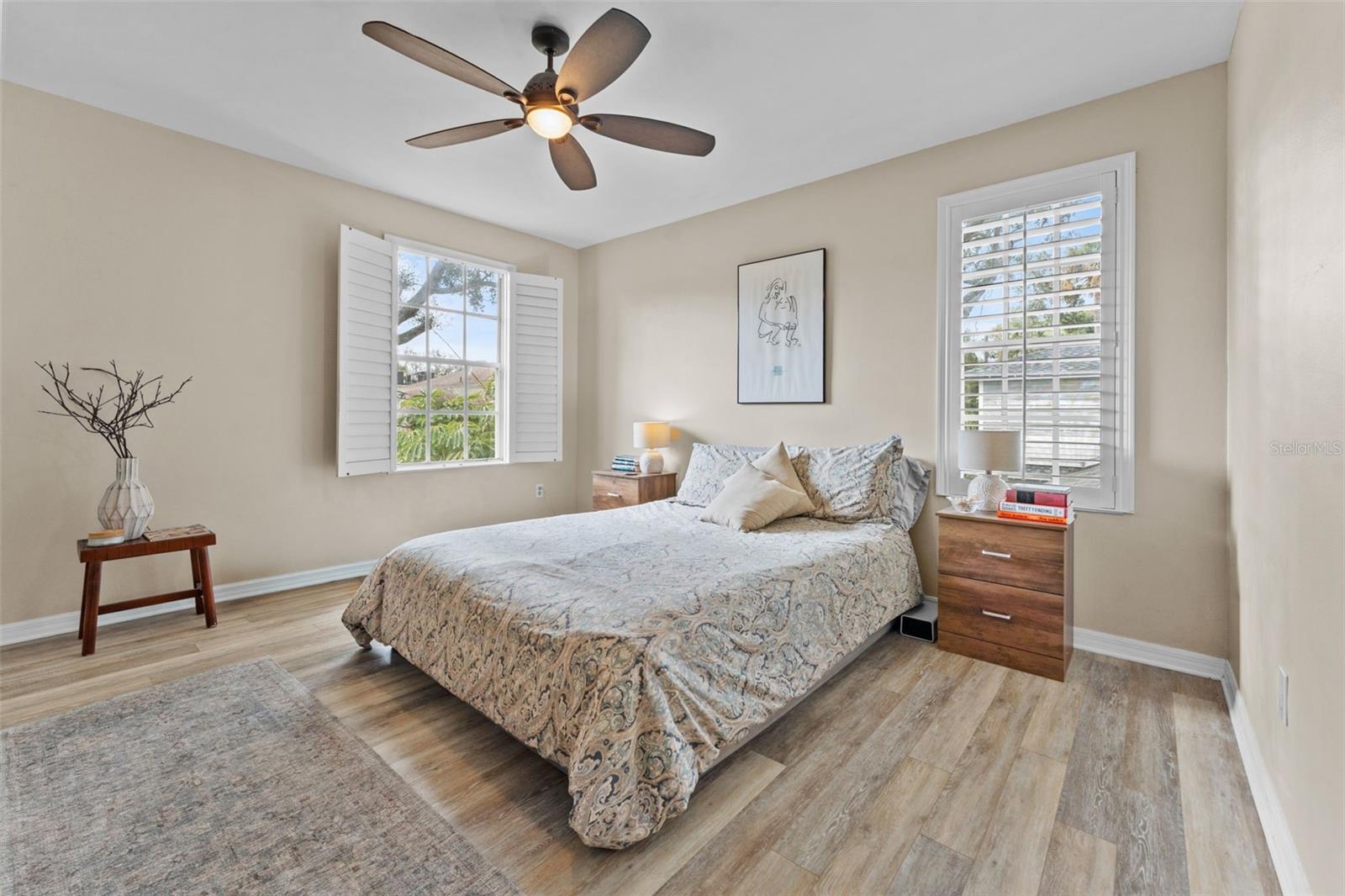 Image 13 of 38 For 618 Broadway  B