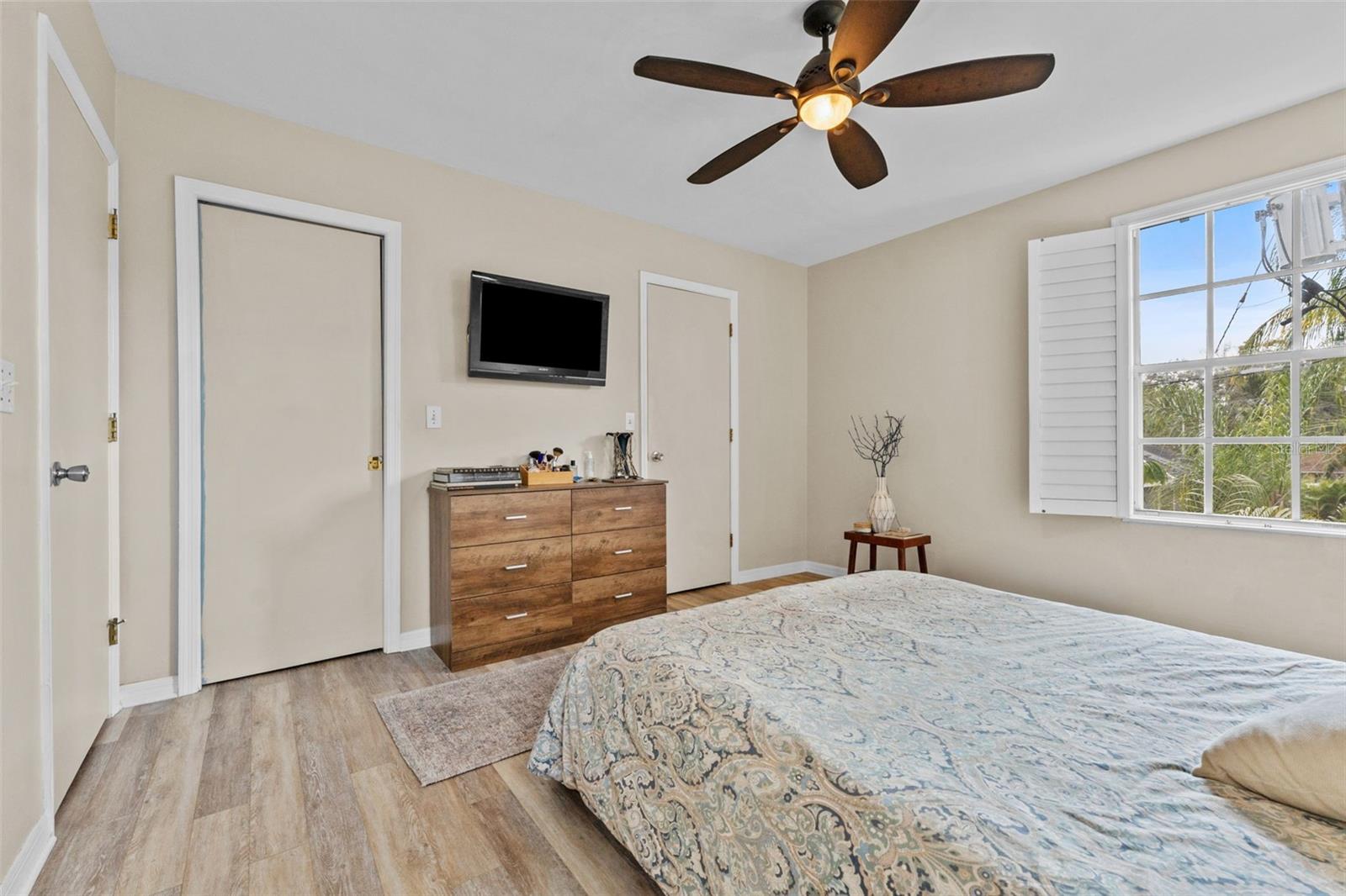 Image 14 of 38 For 618 Broadway  B