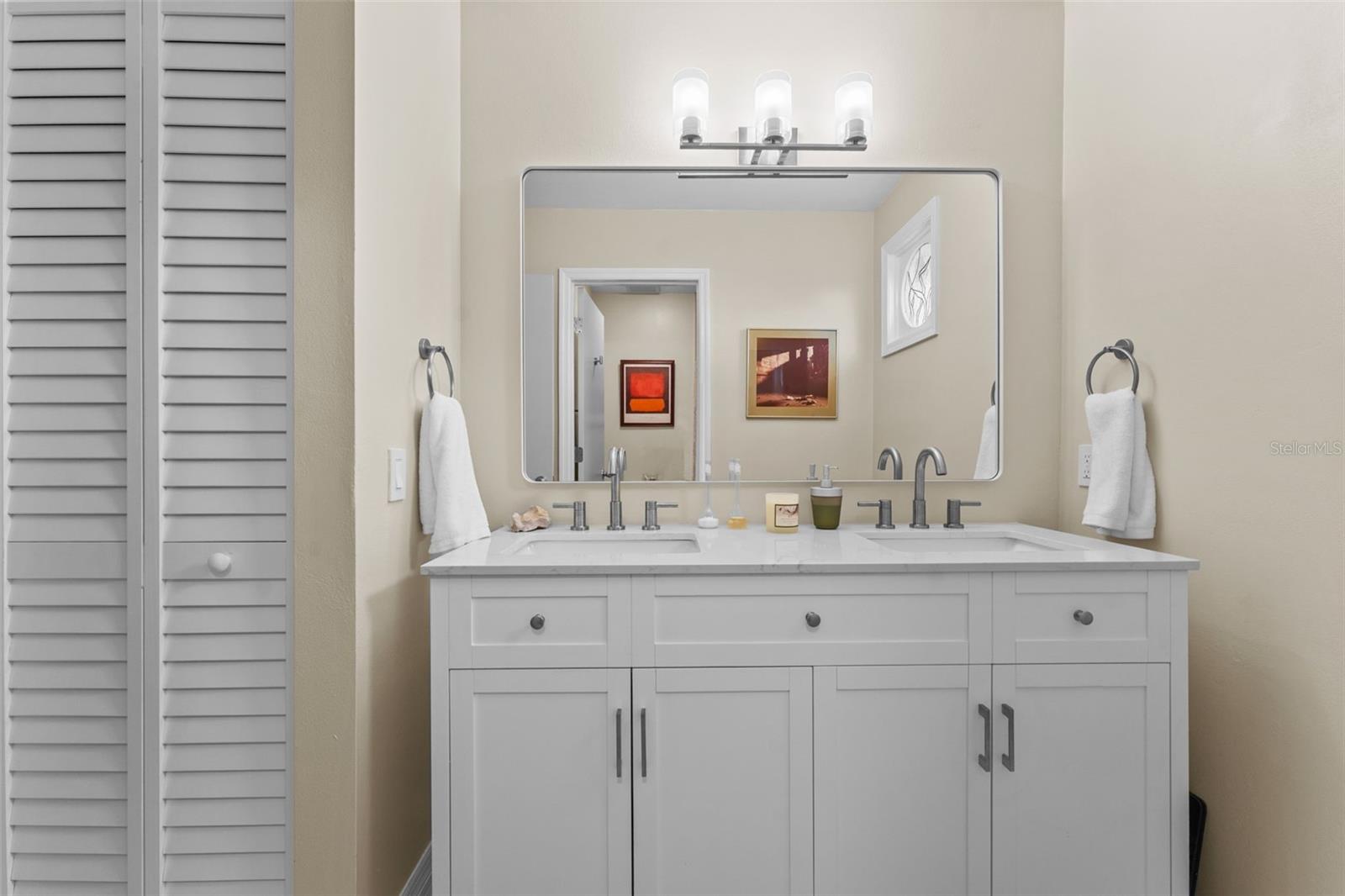 Image 16 of 38 For 618 Broadway  B