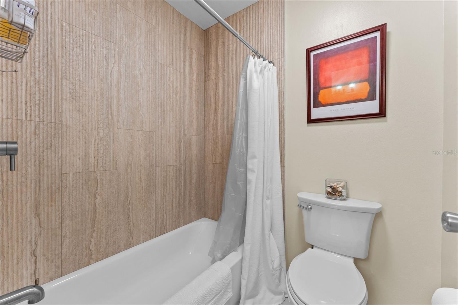 Image 17 of 38 For 618 Broadway  B