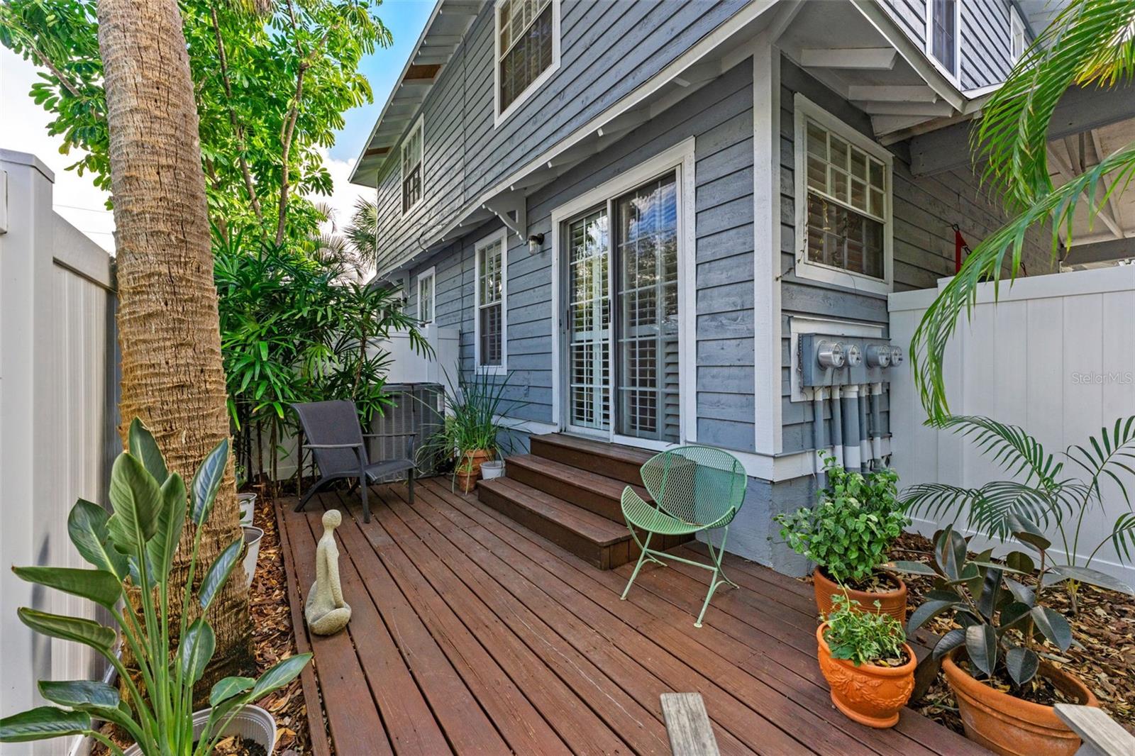 Image 21 of 38 For 618 Broadway  B