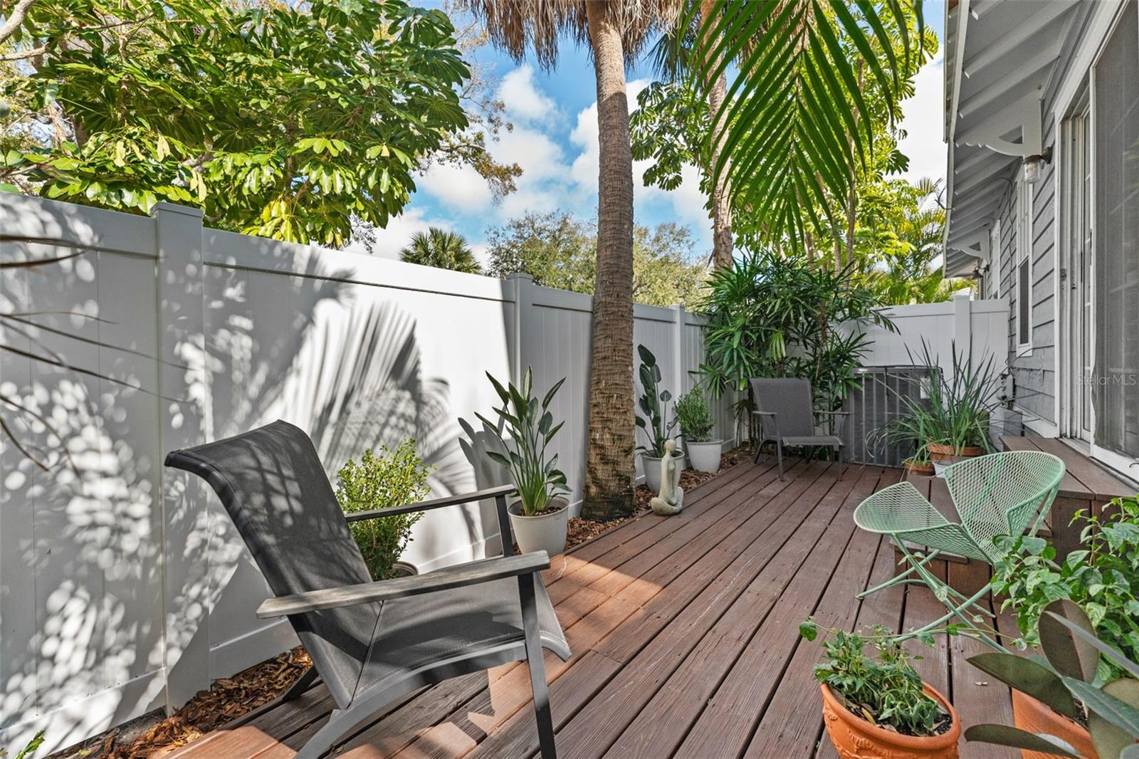 Image 22 of 38 For 618 Broadway  B