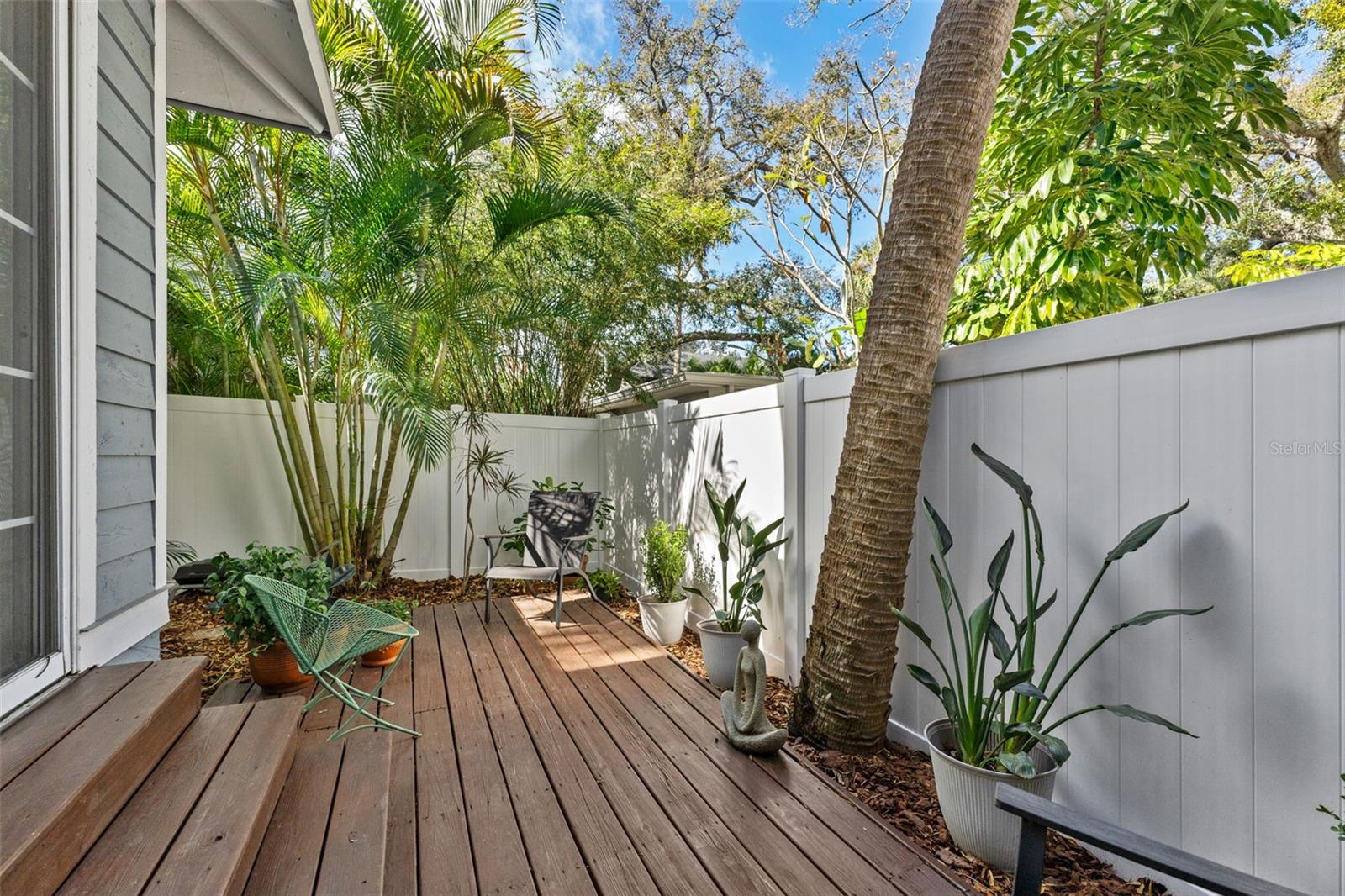 Image 23 of 38 For 618 Broadway  B