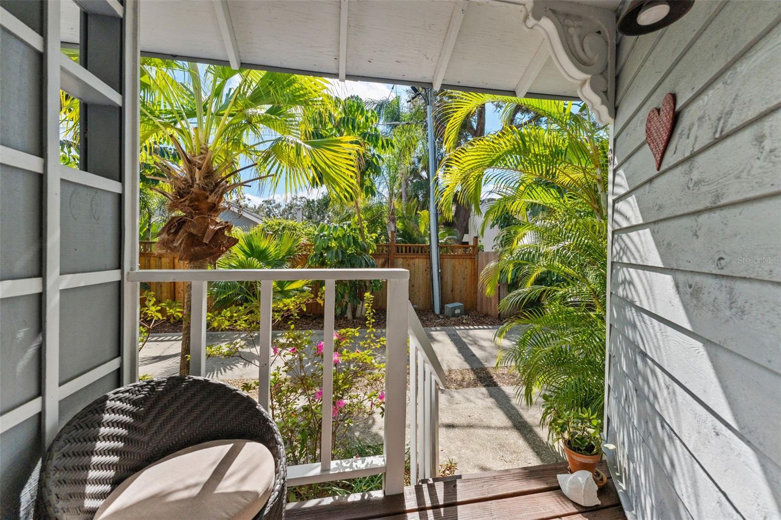 Image 27 of 38 For 618 Broadway  B