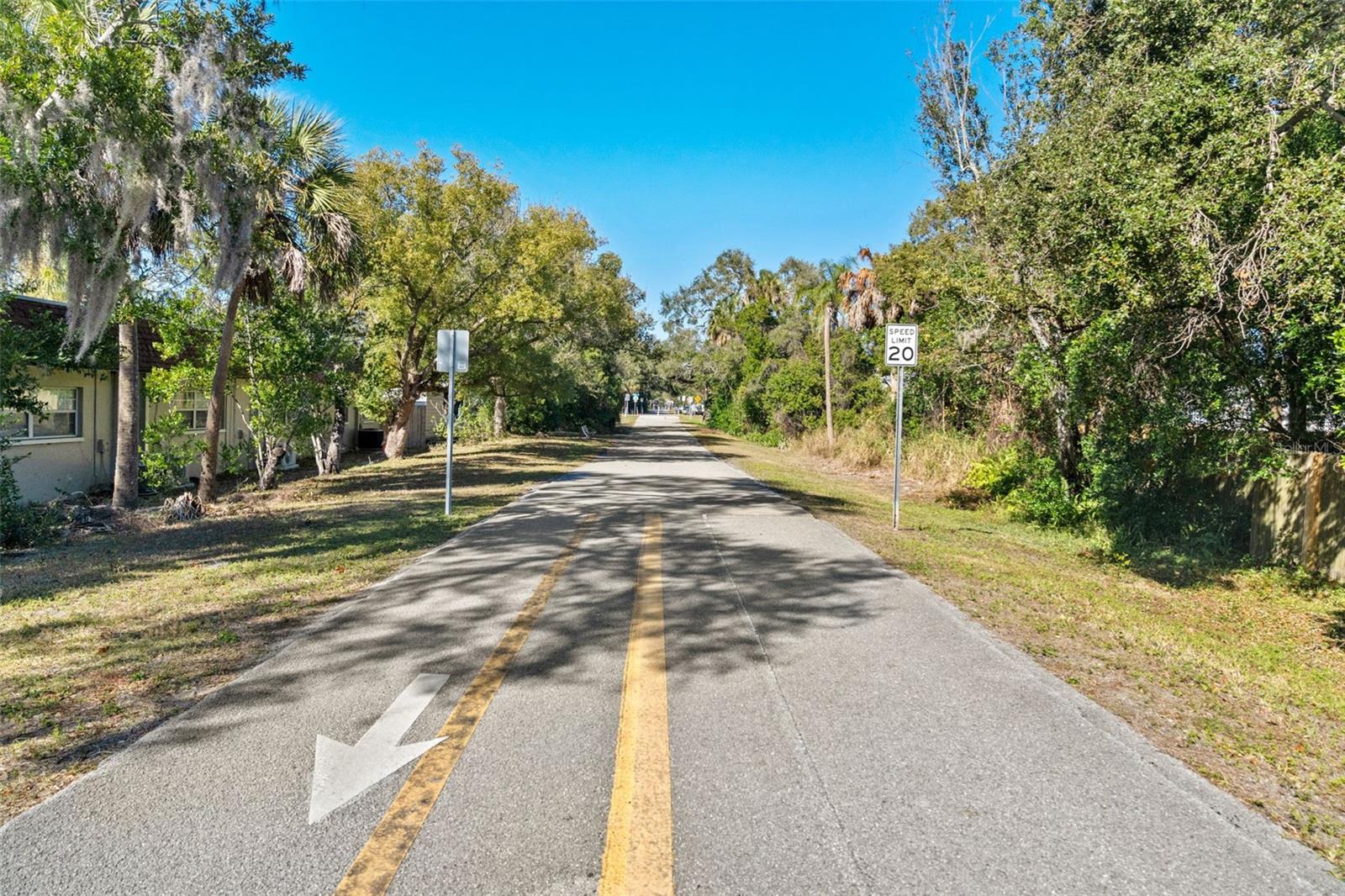 Image 30 of 38 For 618 Broadway  B