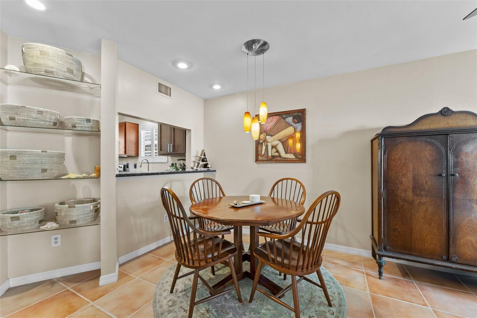 Image 7 of 38 For 618 Broadway  B