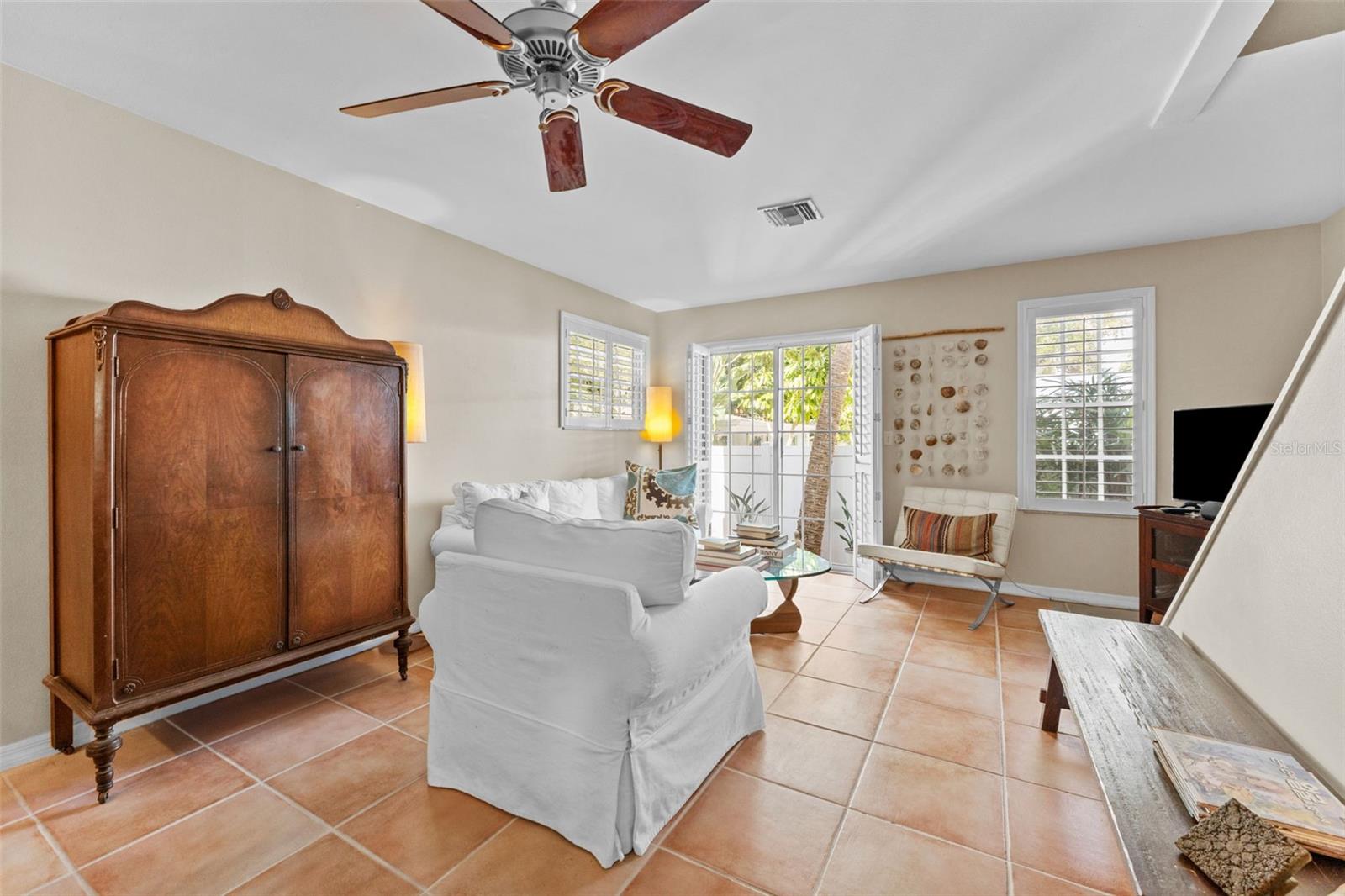 Image 8 of 38 For 618 Broadway  B