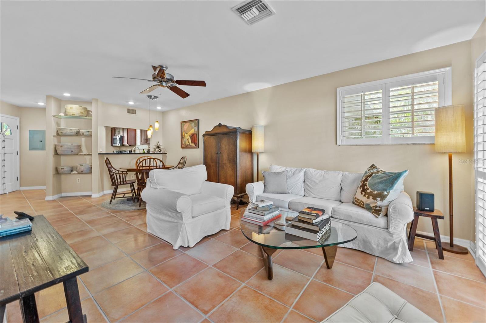 Image 9 of 38 For 618 Broadway  B