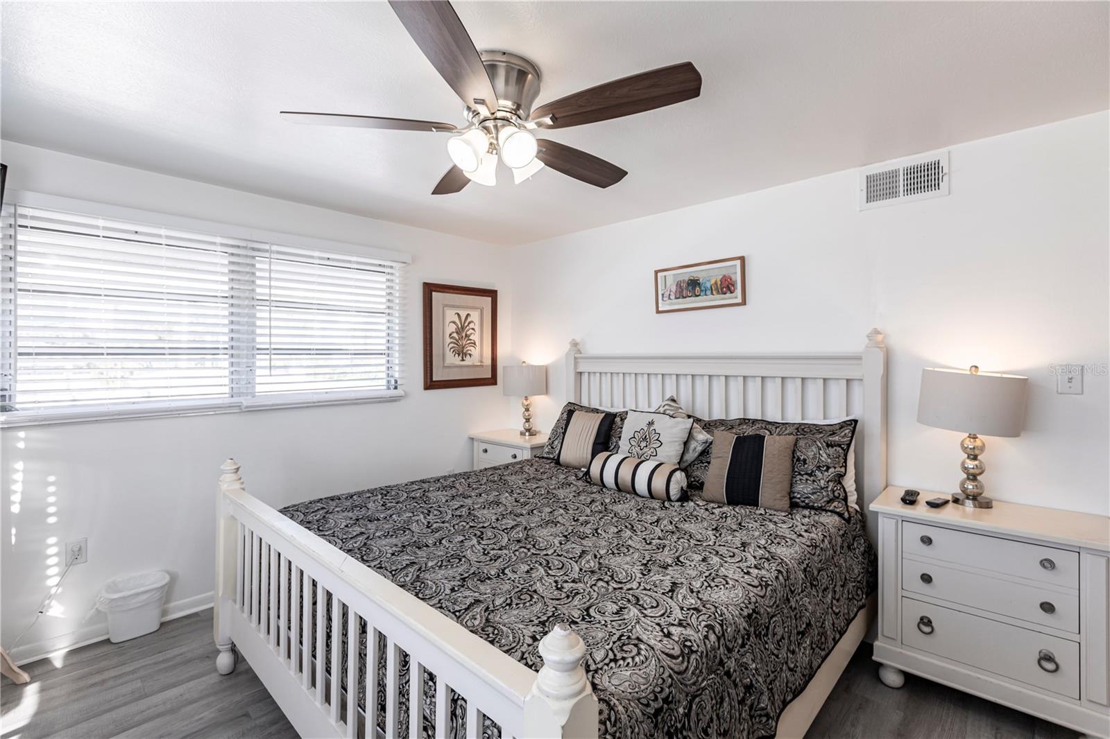 Image 12 of 22 For 6020 Midnight Pass Road 50