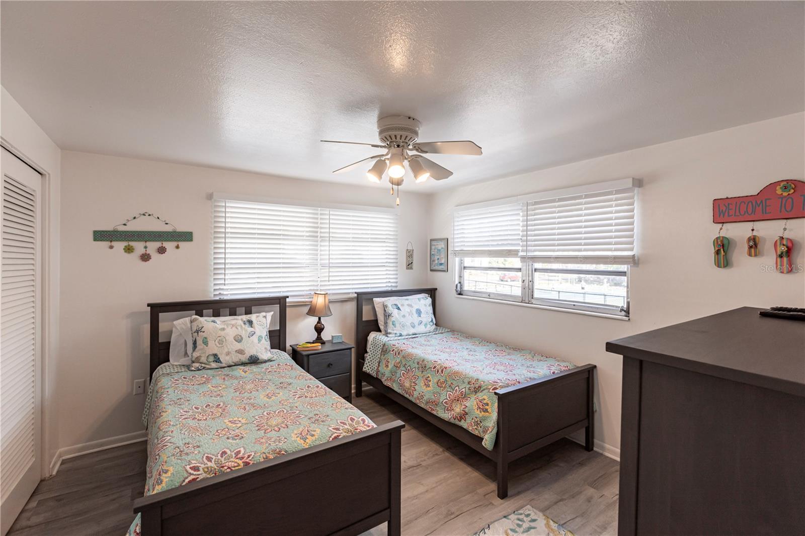 Image 17 of 22 For 6020 Midnight Pass Road 50