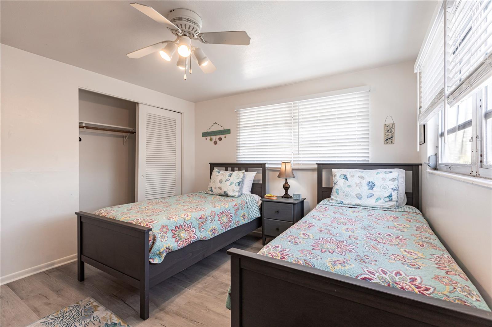 Image 18 of 22 For 6020 Midnight Pass Road 50