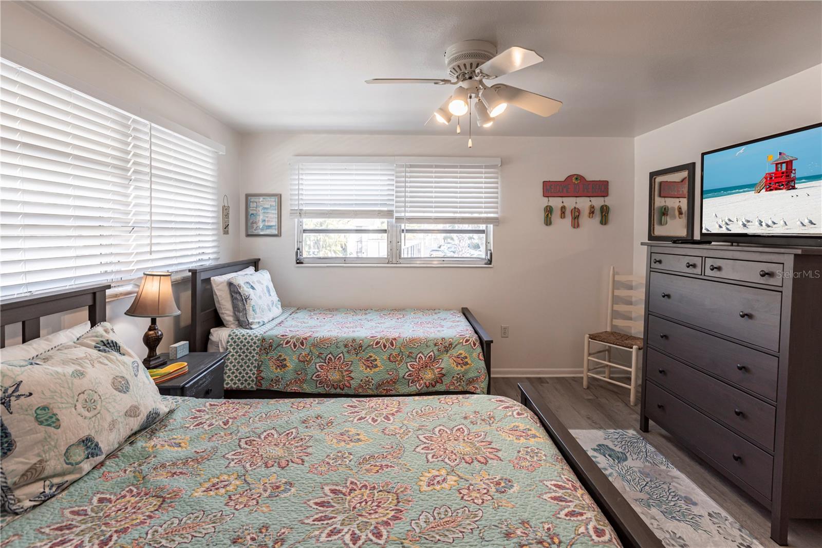 Image 19 of 22 For 6020 Midnight Pass Road 50