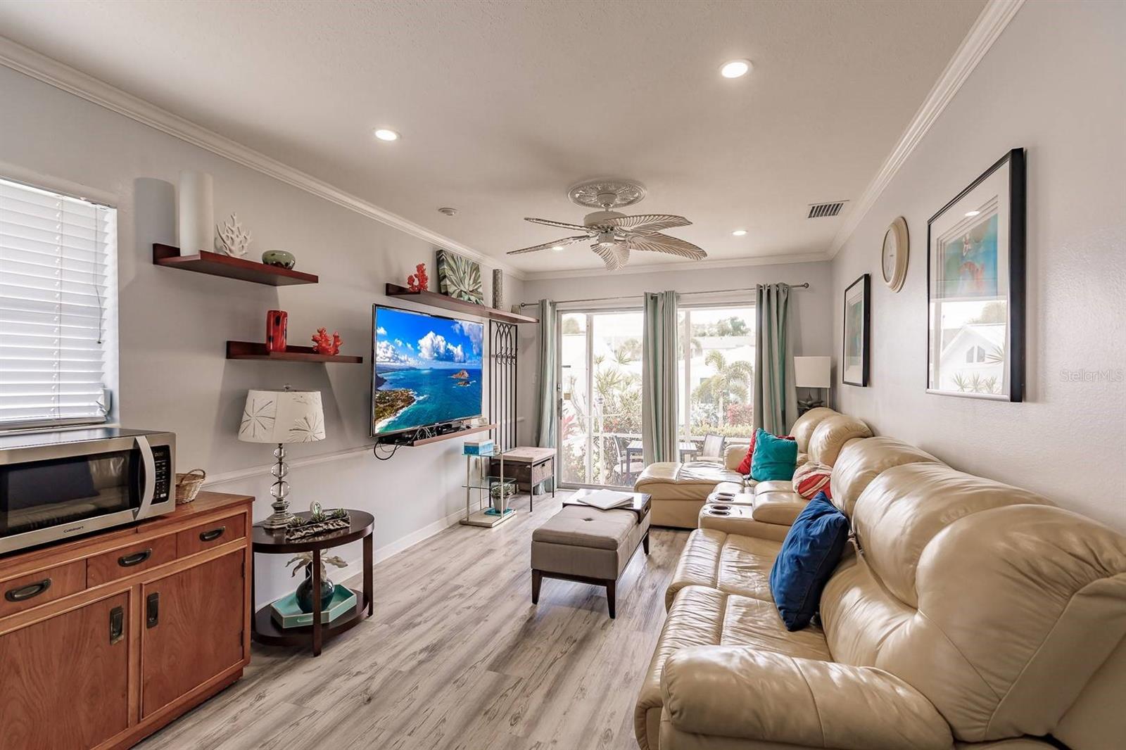 Image 13 of 16 For 6020 Midnight Pass Road 4